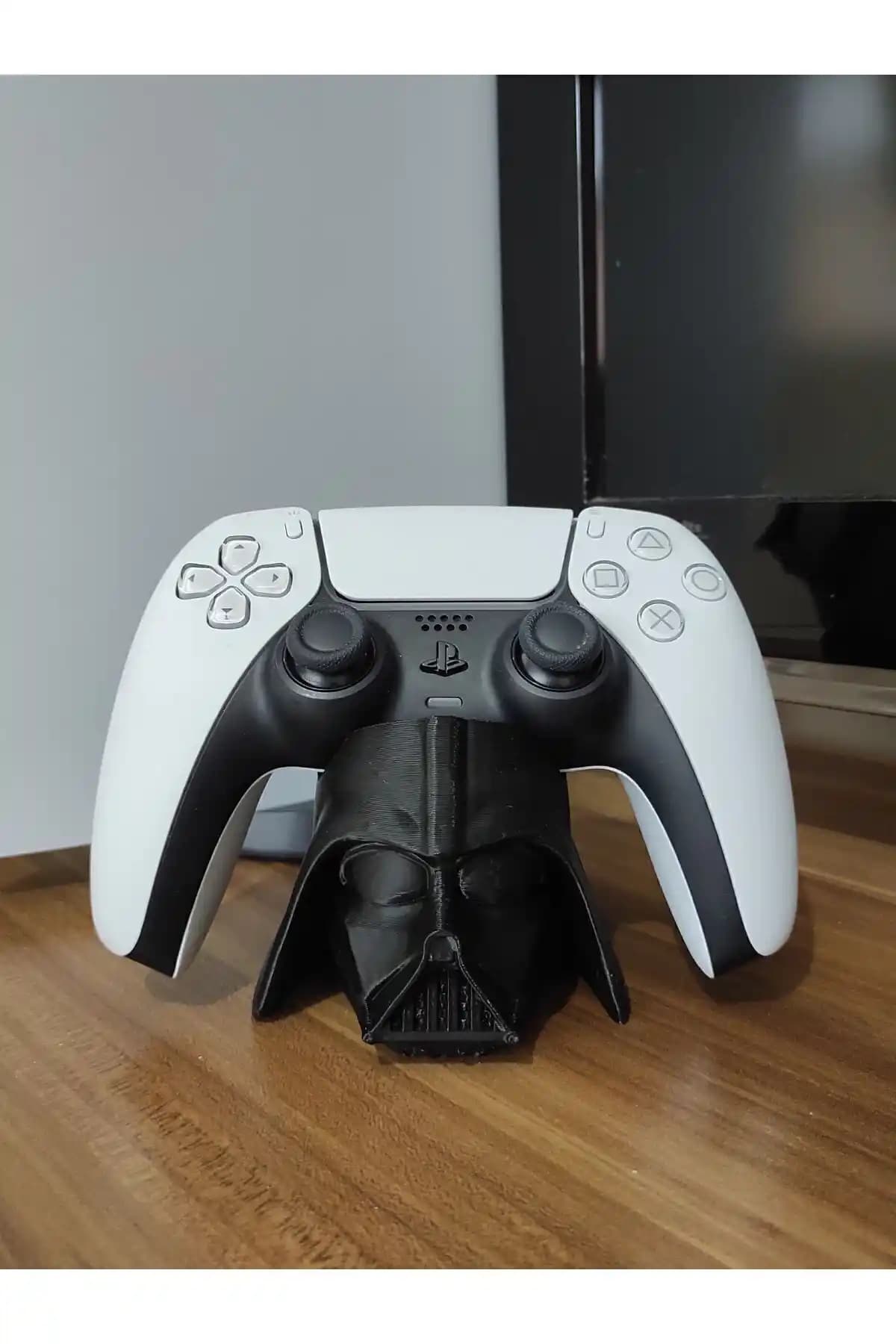 Darth Vader Figürlü PS5/Xbox Joystick Standı ile Oyun Deneyiminizi Geliştirin