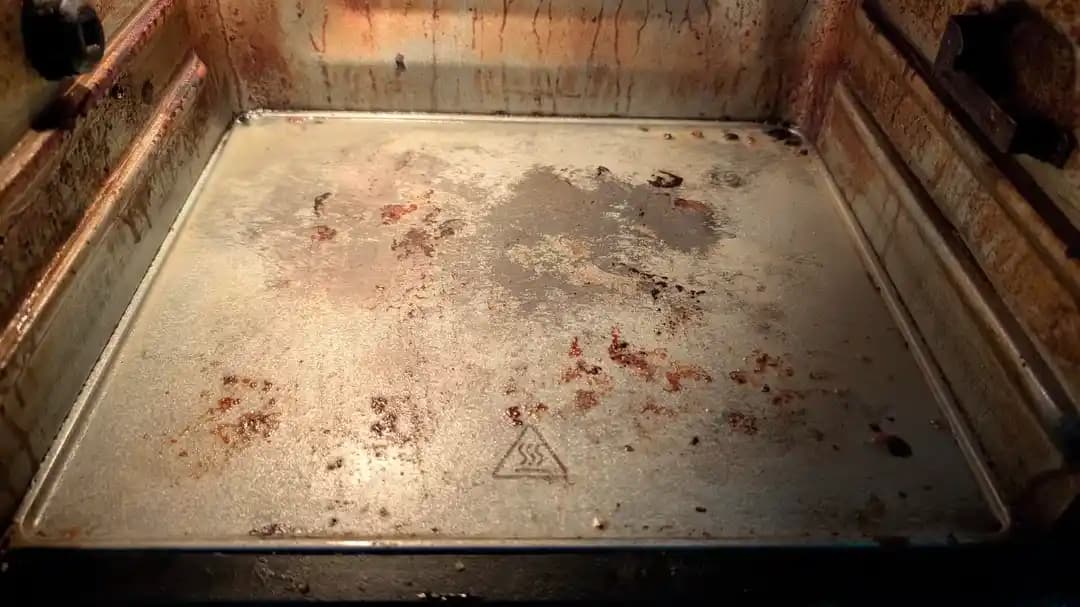 Airfryer'daki Polimerize Yağ Kalıntıları: Sağlık Riskleri ve Temizlik Yöntemleri