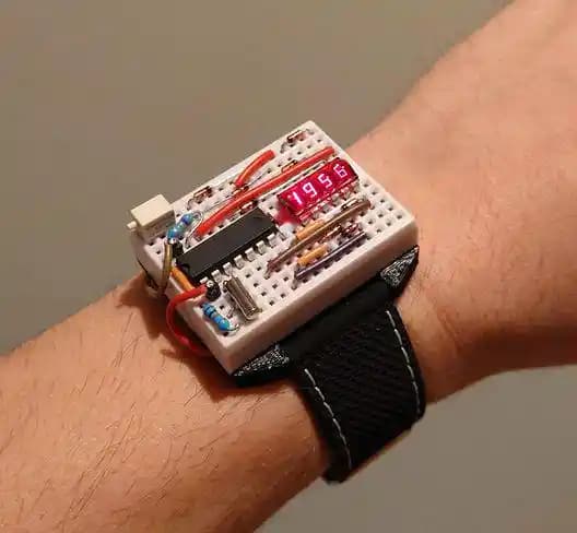 Breadboard Üzerinde Dijital Göstergeli Bilek Saati Tasarımı ve Teknik Detayları