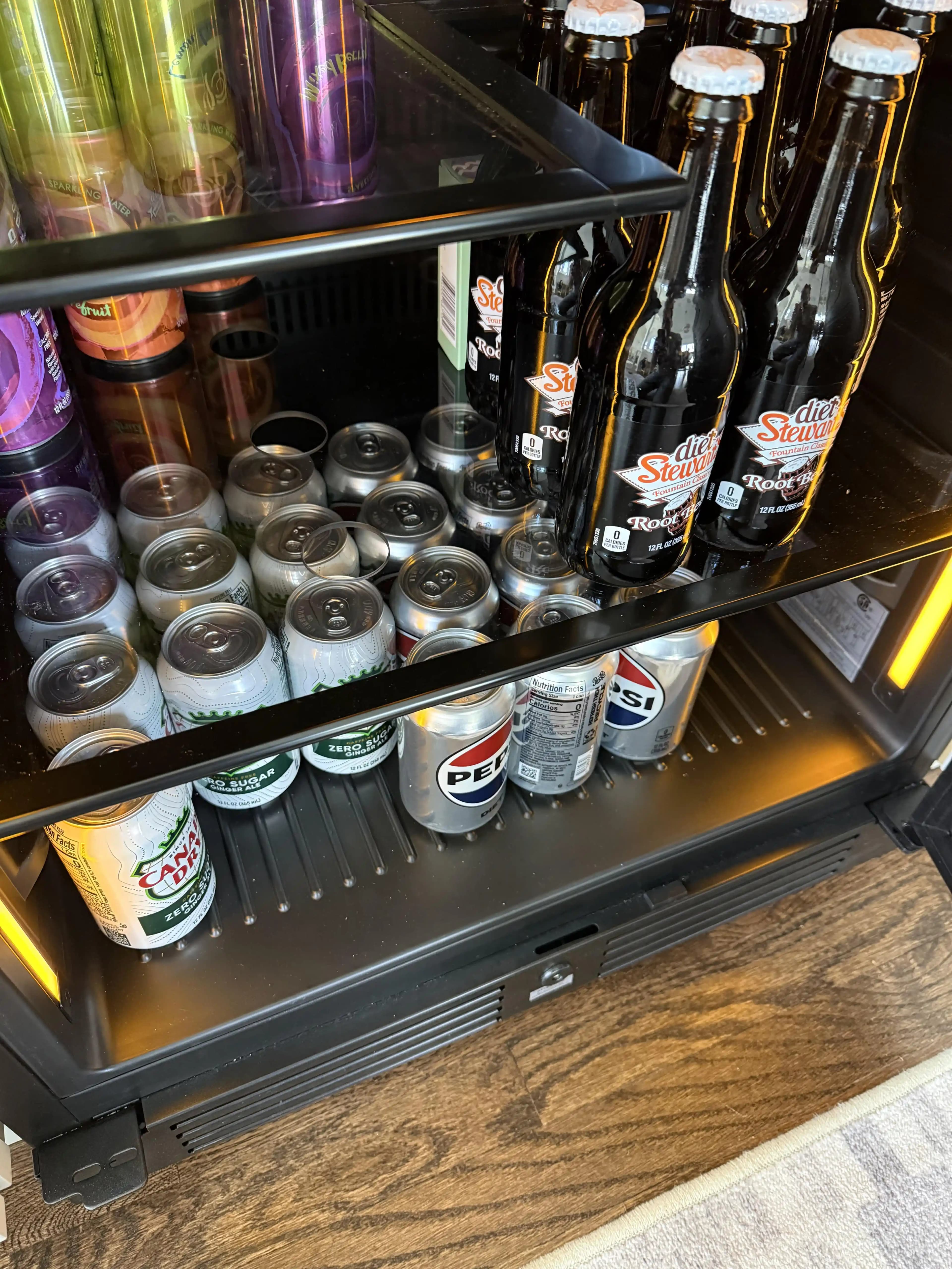 İçecek Buzdolabındaki Deliklerin Hava Sirkülasyonu ve Temizlik Fonksiyonları