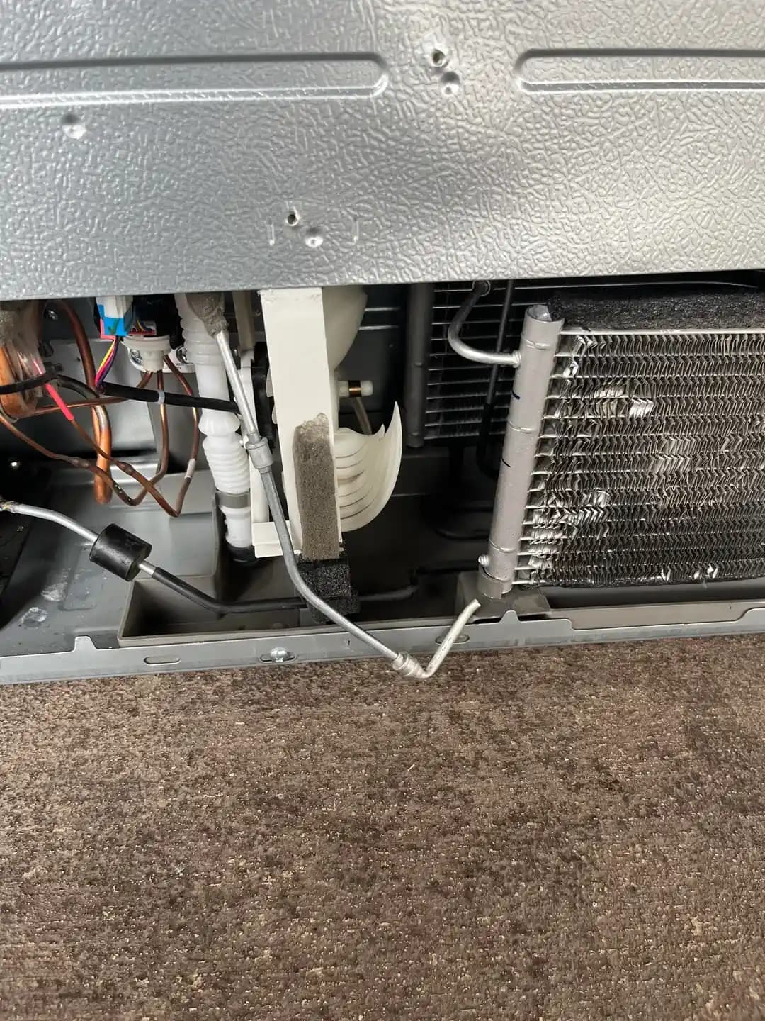 LG Buzdolabı Kondanser Hattı Hasar Onarımı: Maliyet, Teknik Gereksinimler ve Garanti Durumu