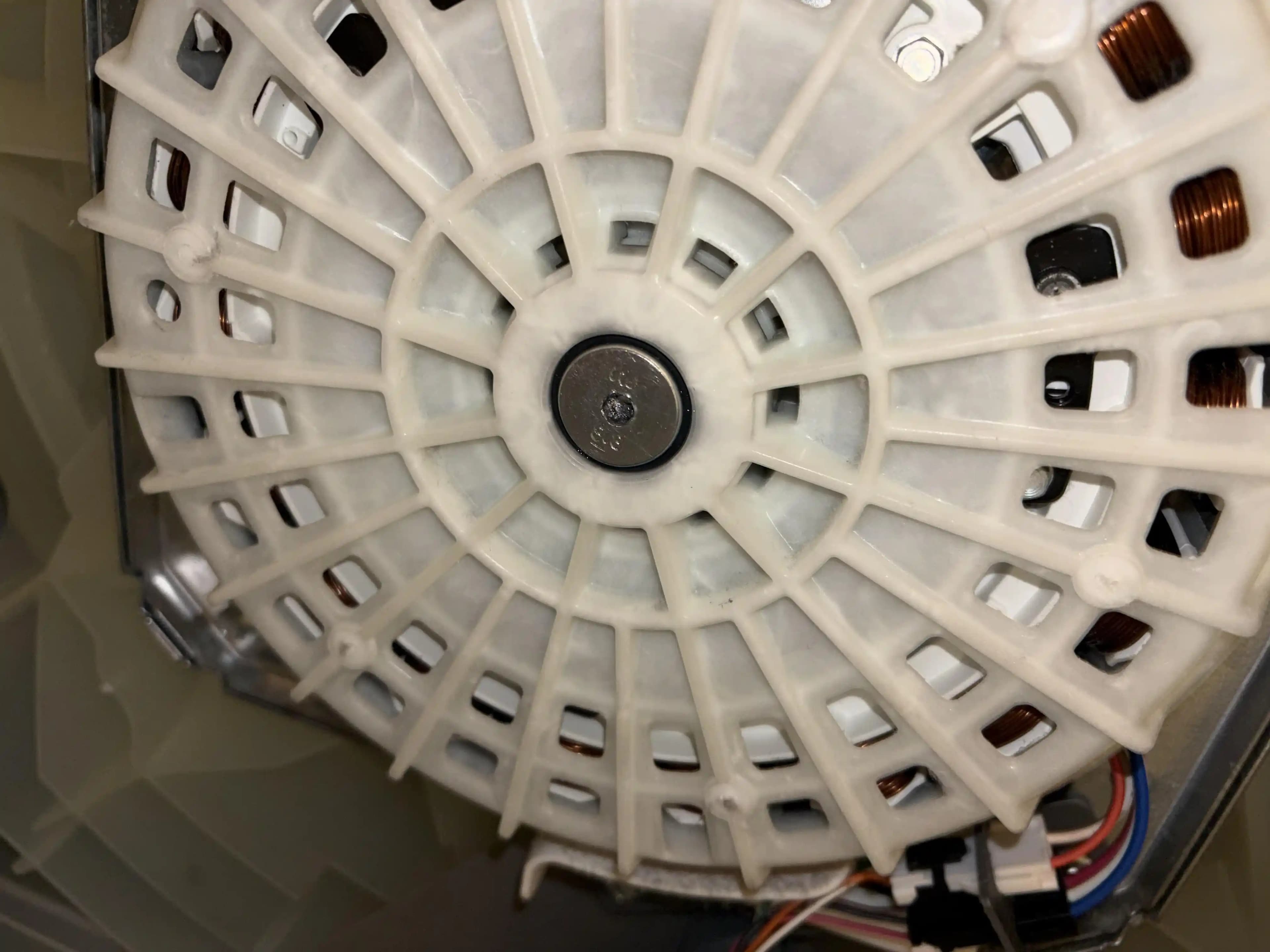 Maytag MVW7230HW Çamaşır Makinesi Vida Sıkışması ve Çözüm Yöntemleri