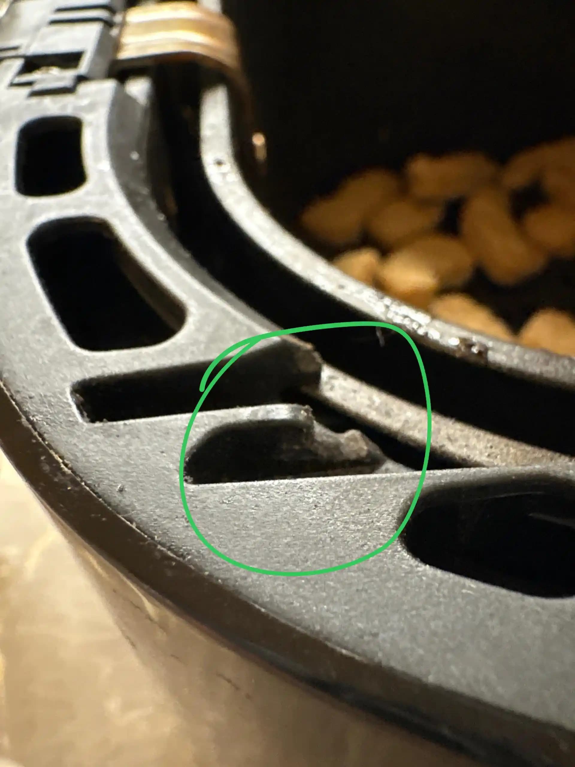 Philips Air Fryer'da Kırılan Plastik Parça Sorunu ve Çözüm Yöntemleri