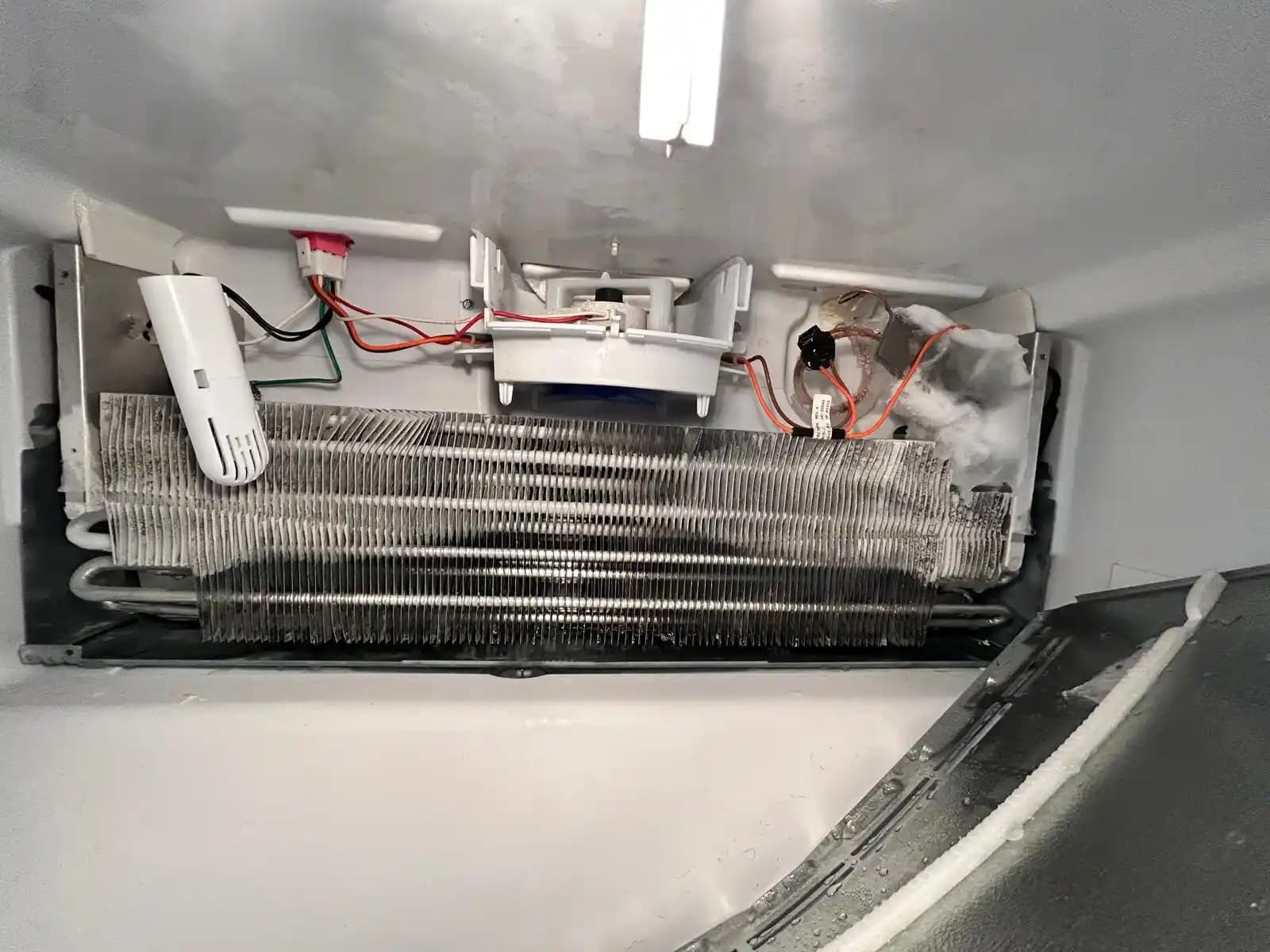 Whirlpool WRX735SDBM Buzdolabında Soğutma ve Buz Yapma Sorunlarının Nedenleri ve Çözümleri