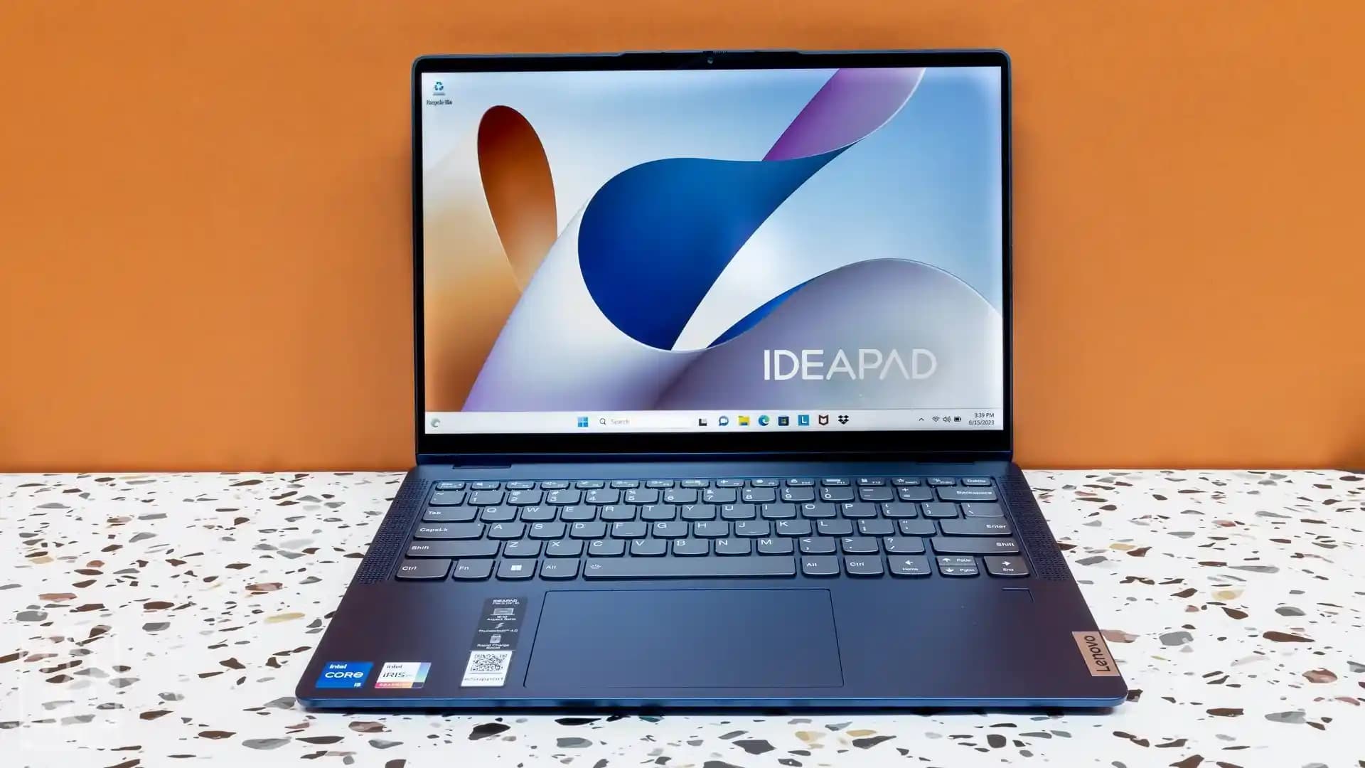 Lenovo IdeaPad Flex: Esnek Tasarım ve Microsoft Entegrasyonuyla Çok Yönlü Dizüstü Bilgisayar