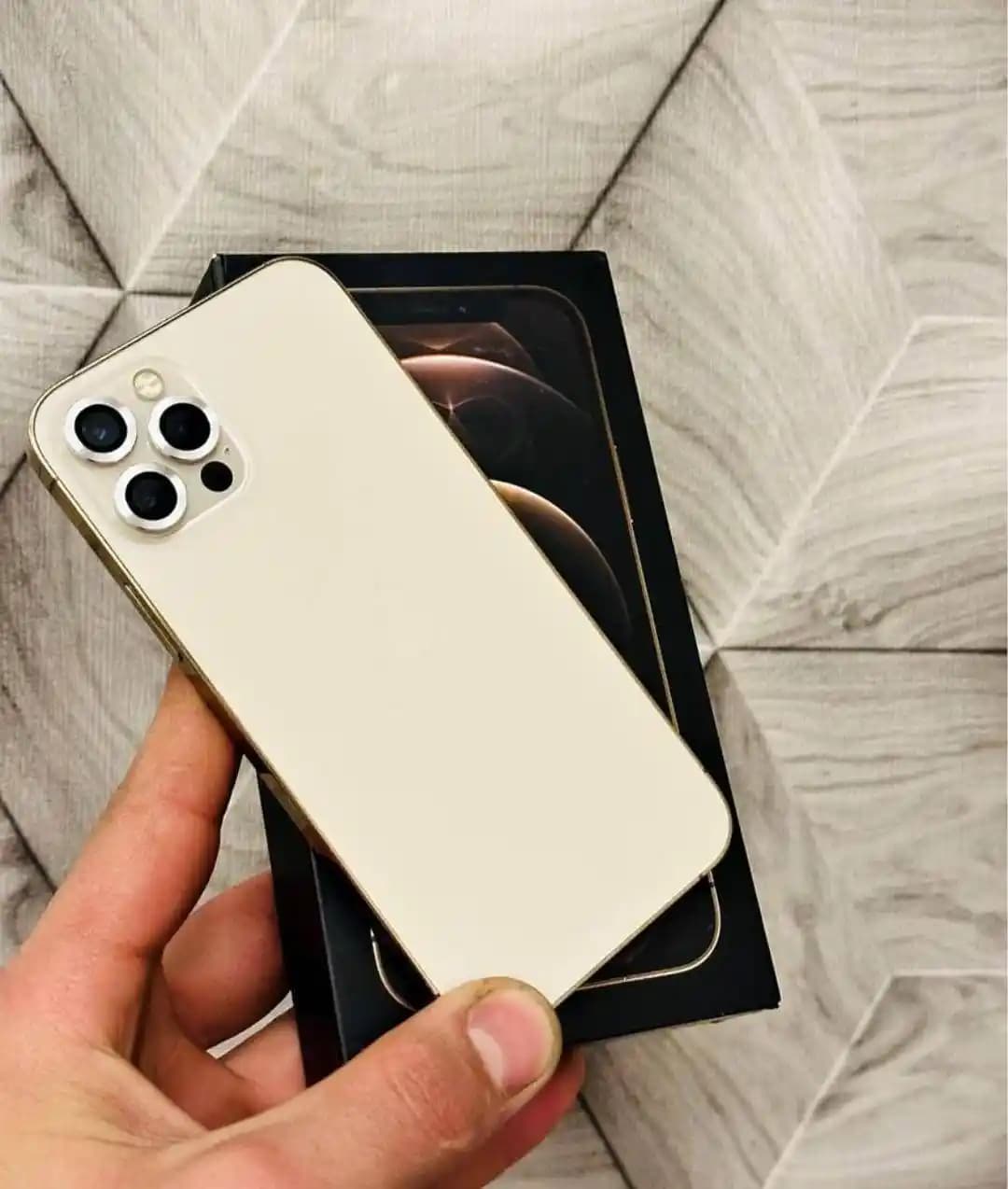 Gold Akıllı Telefonlar: Lüks Segmentteki Özellikler ve Piyasa Durumu Analizi