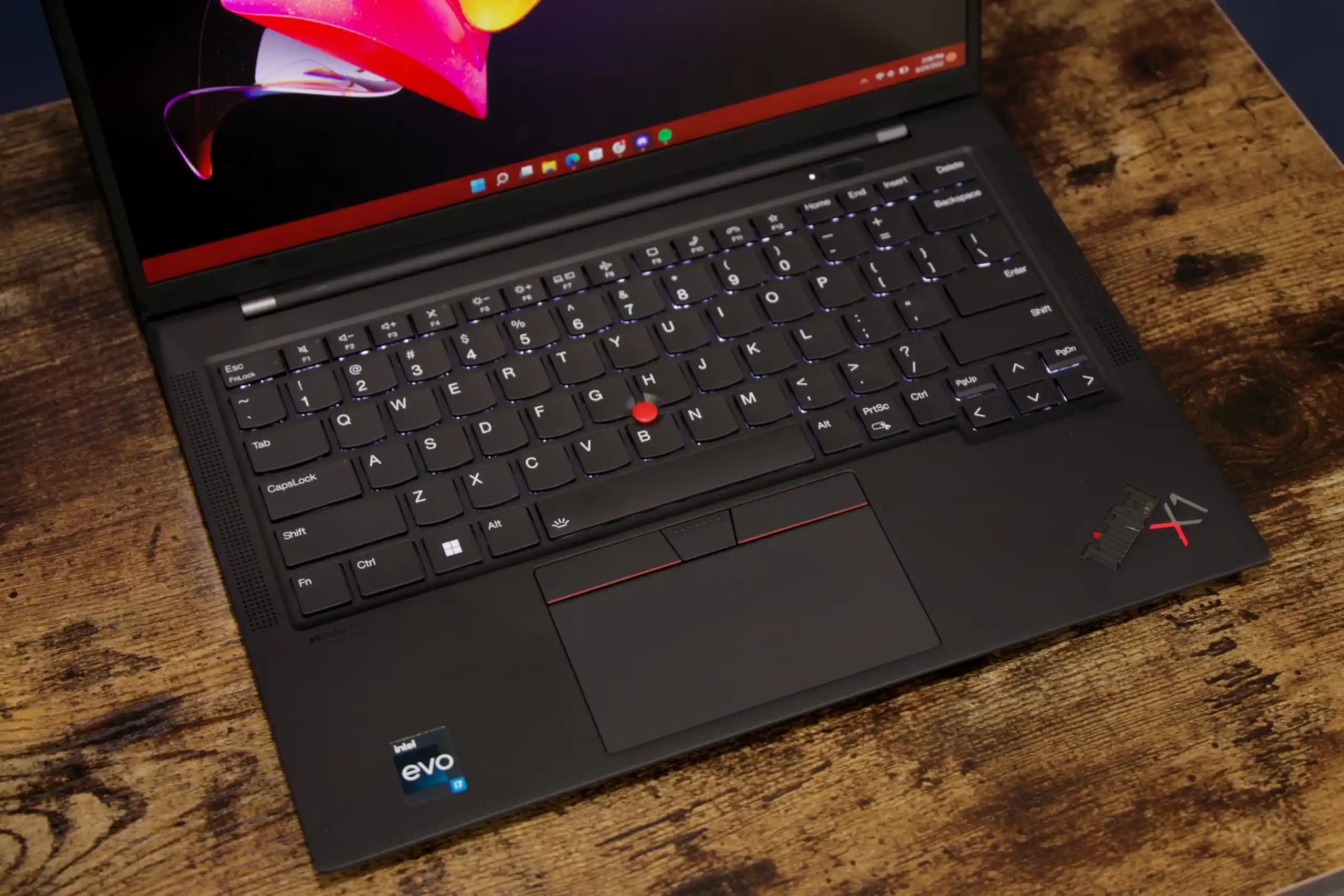 ThinkPad Carbon: Hafif ve Dayanıklı Yüksek Performanslı Dizüstü Bilgisayar Özellikleri