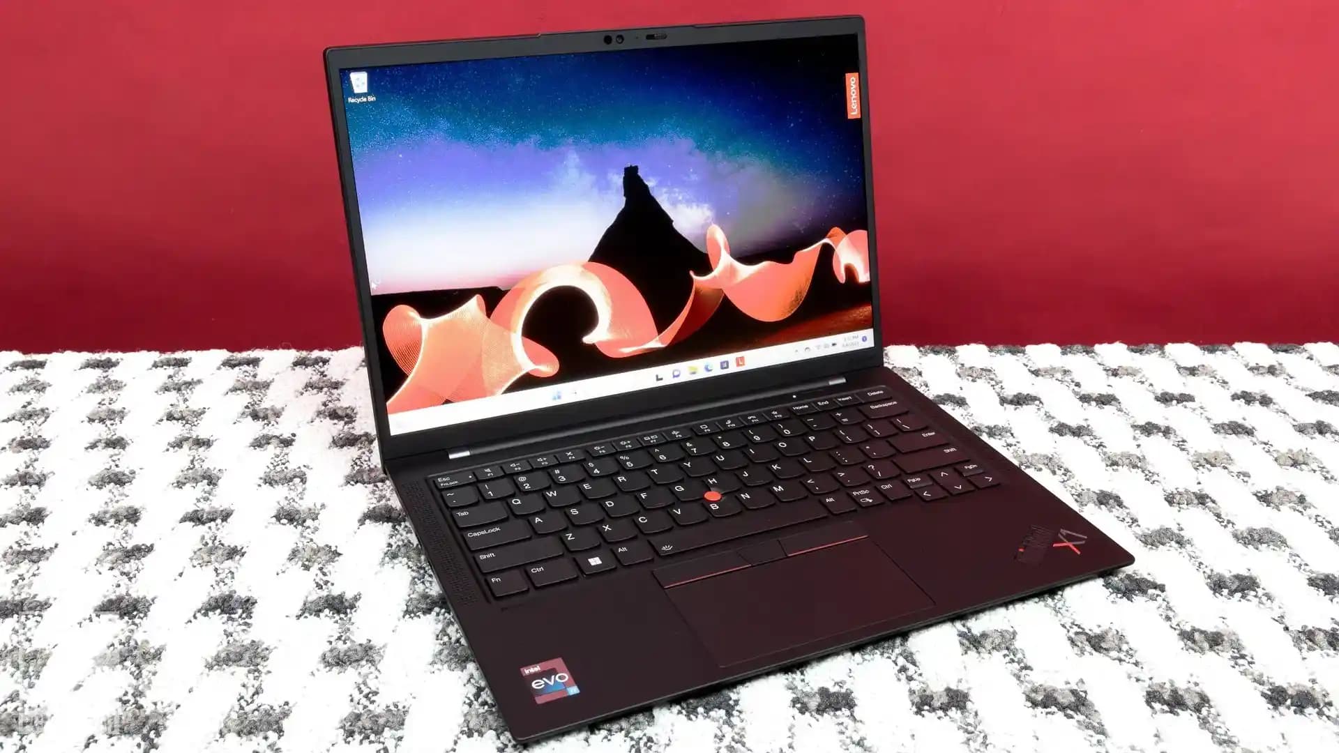 ThinkPad X1 Carbon Gen 11 İş Dünyası İçin Güçlü ve Taşınabilir Dizüstü Bilgisayar