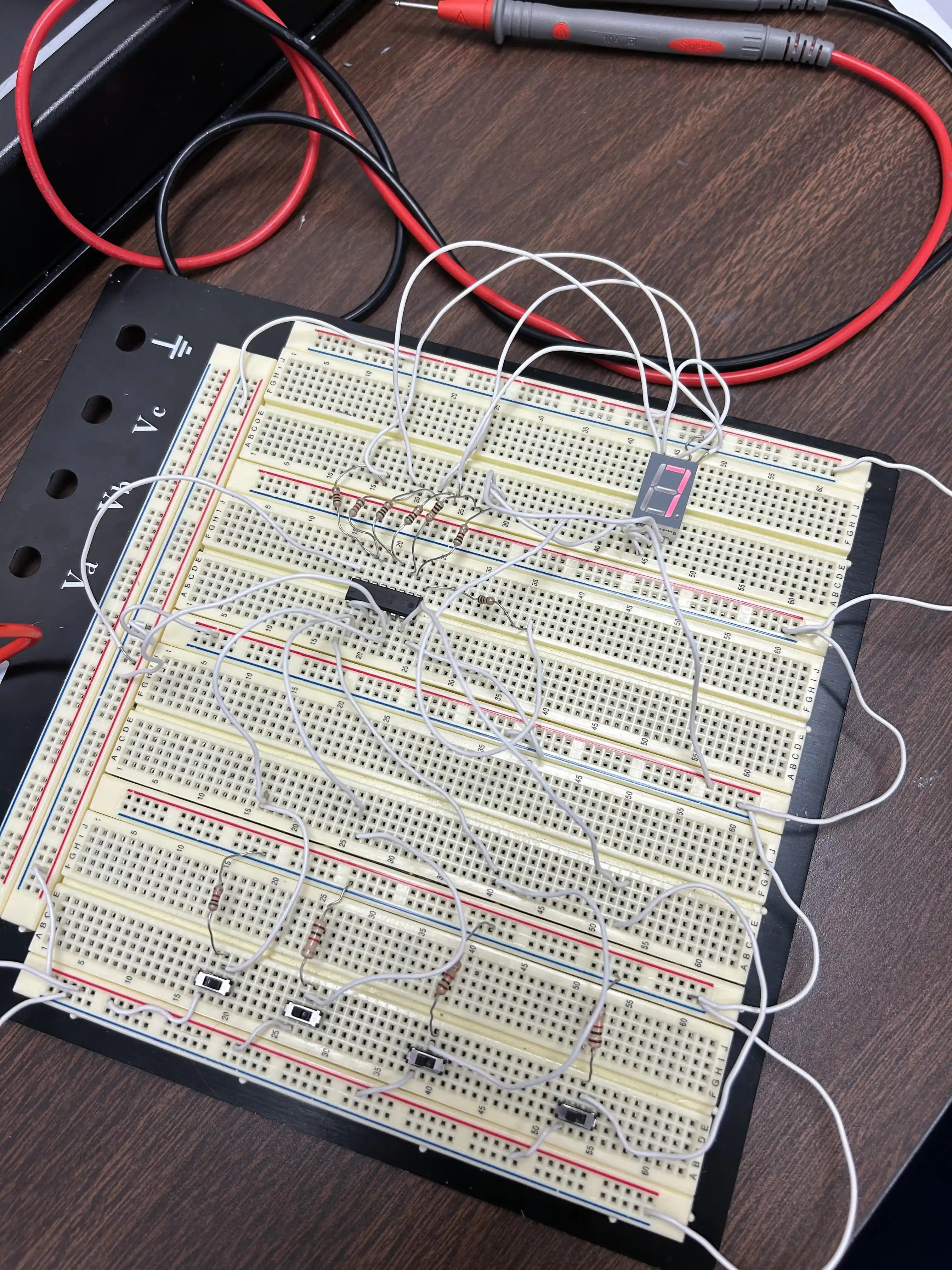 7 Segment Display Decoder ve Dijital Elektronikte Temel Devre Tasarımı ve Uygulamaları