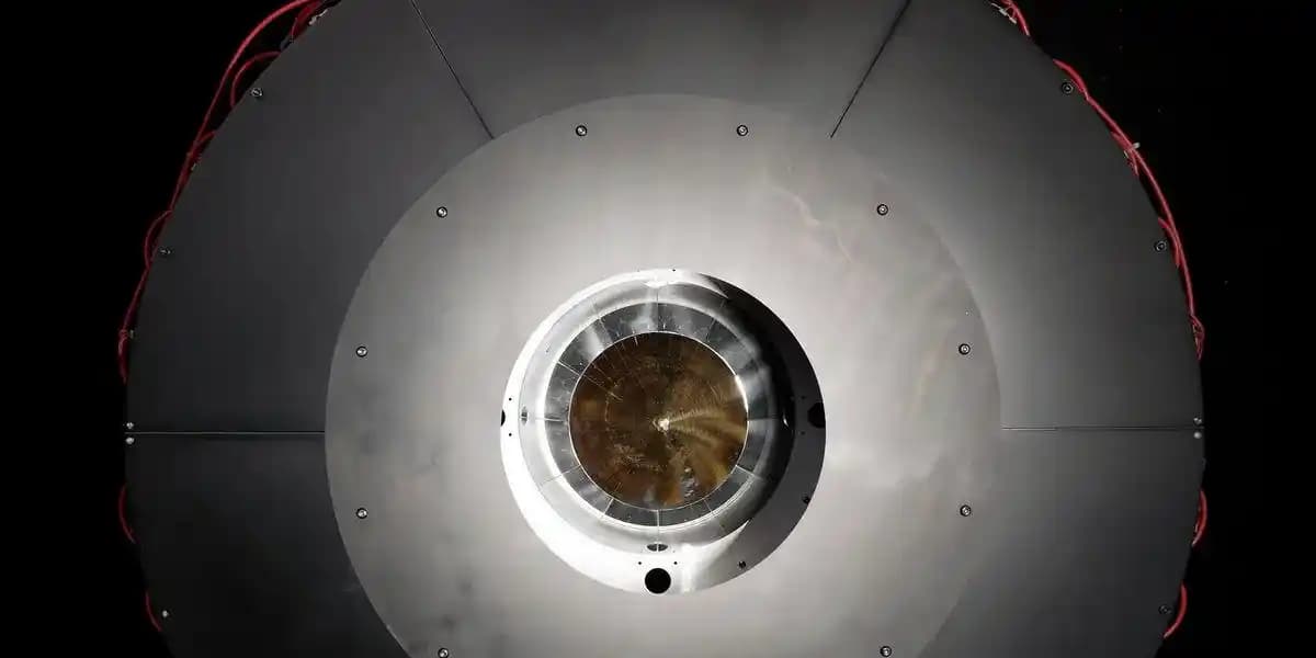 DARPA'nın Kablosuz Güç Aktarımında 8.6 Kilometrede 800 Watt Başarısı ve Geleceği