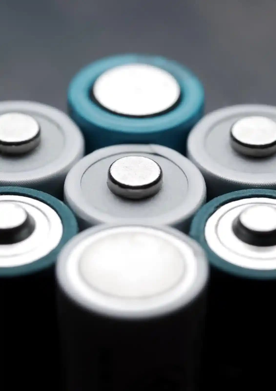 Deneysel Lityum-Metal Bataryalar: 700 Wh/kg Enerji Yoğunluğu ve Soğuk Ortamlarda Performans