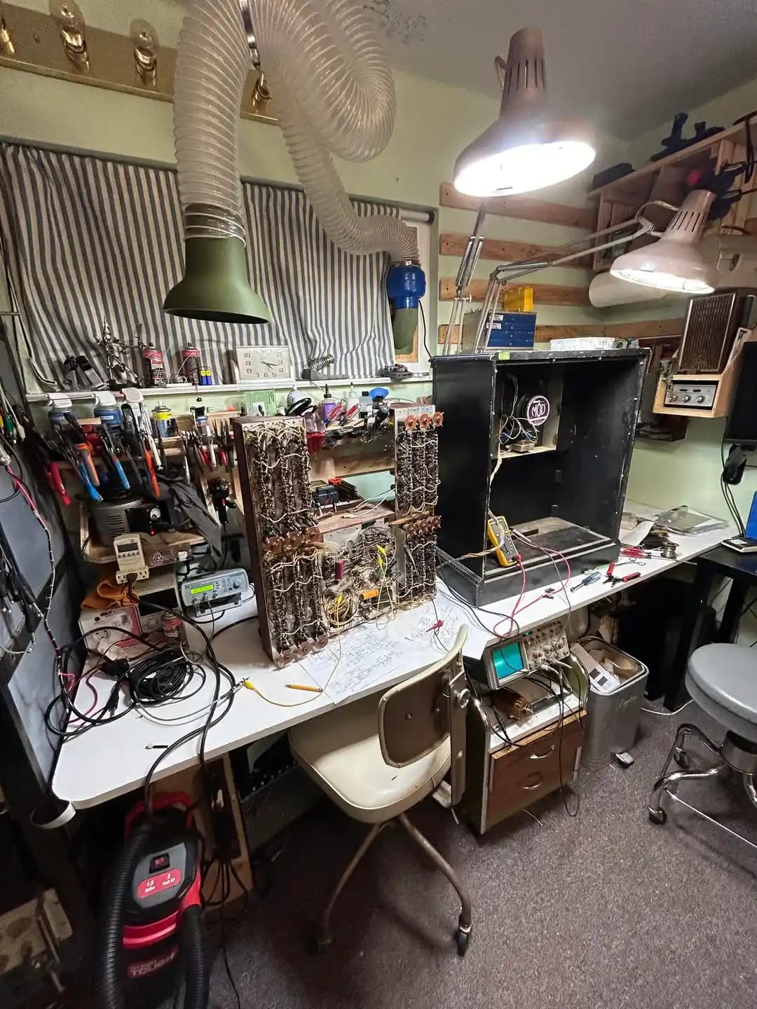 Elektronik Atölyelerinde Yeni Yıl Düzenlemeleri: French Cleat Sistemi ve Havalandırma Çözümleri