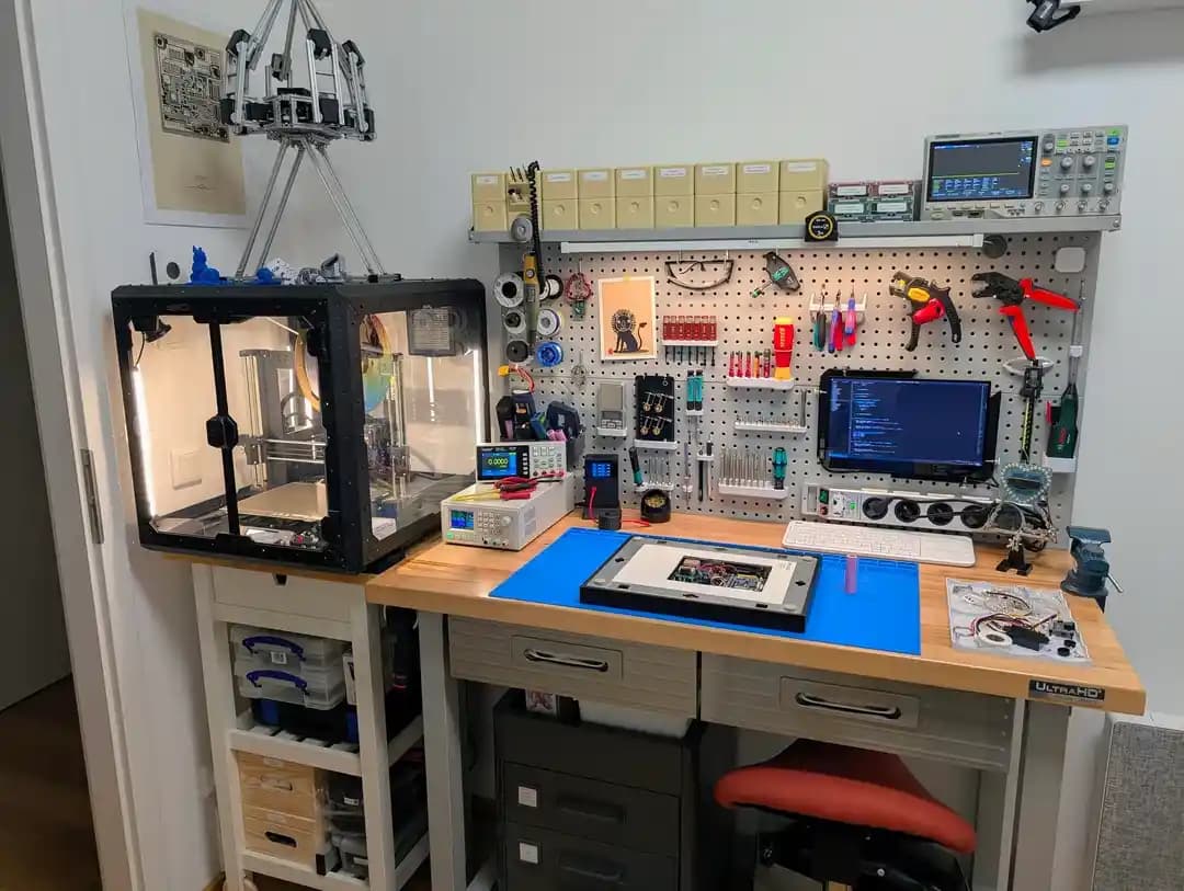 Elektronik ve Mekanik Projeler İçin İşlevsel Çalışma Tezgahı Güncellemesi ve Düzenlemeleri