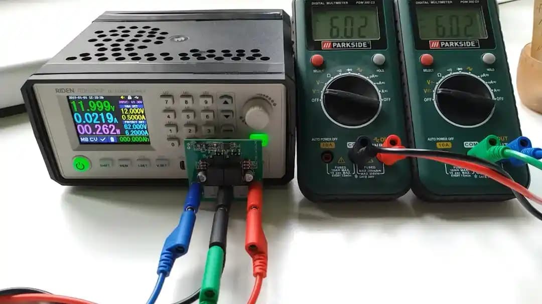 Laboratuvar Güç Kaynakları İçin Aktif Gerilim Bölücü/Bölücü/Çoğaltıcı Eklentisi Tasarımı ve Performansı