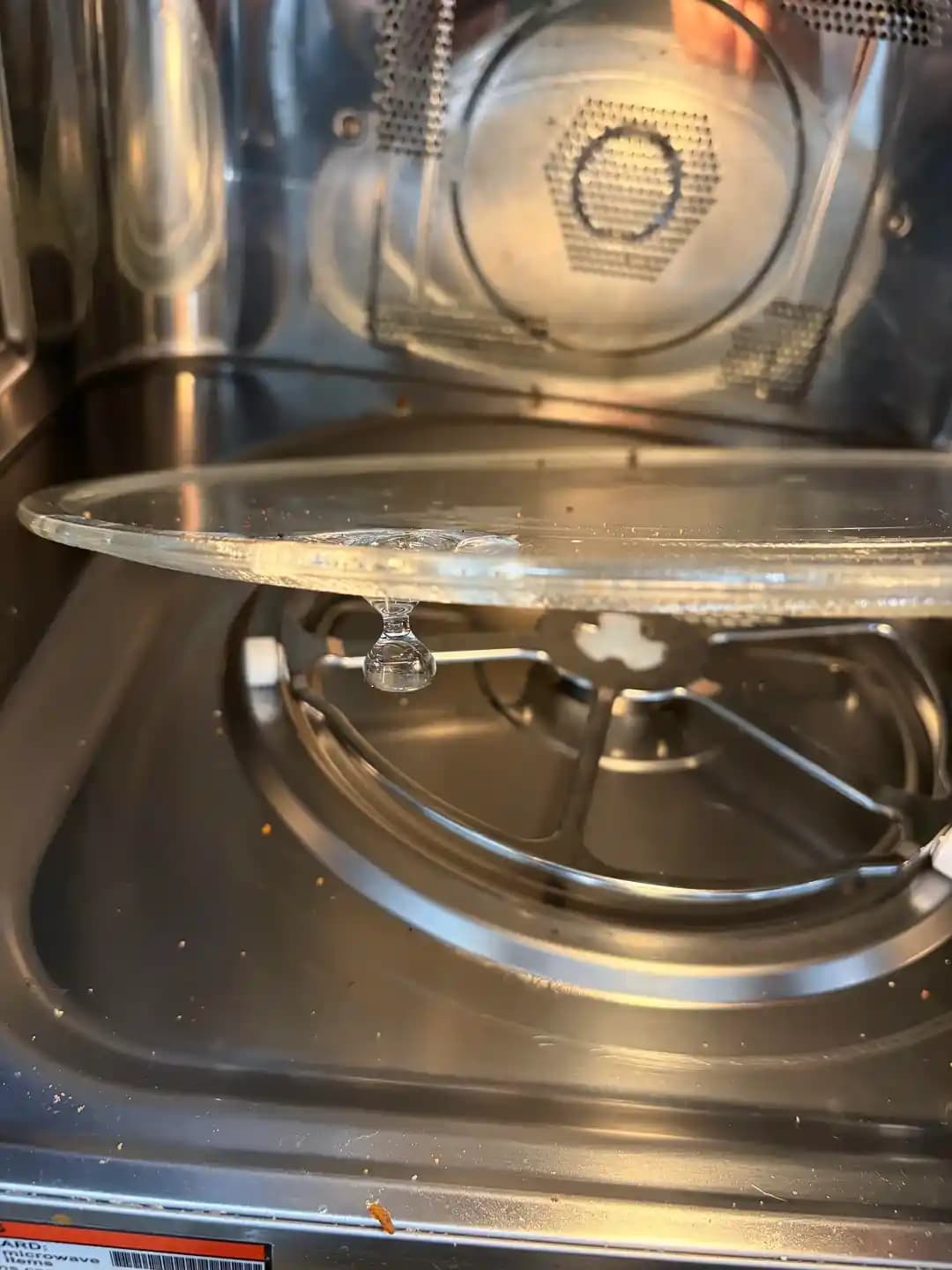 Mikrodalga Fırında Cam Tepsinin Erimesine Yol Açan Temel Nedenler ve Önlemler