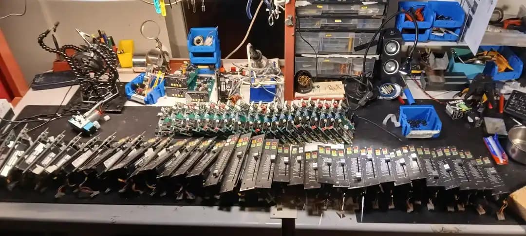 Penny + Giles Motorlu Faderlar: Teknik Özellikler ve Profesyonel Ses Miksajındaki Kullanımları