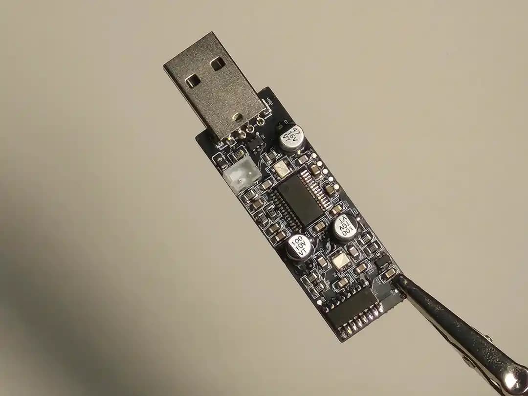 USB Üzerinden FM Yayını Yapan Programlanabilir FM Verici Tasarımı ve Özellikleri