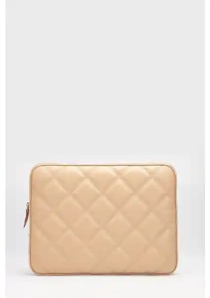 Deridense ve Morca Macbook Kılıflarının Karşılaştırması: Tasarım, Dayanıklılık ve Kullanım Kolaylığı