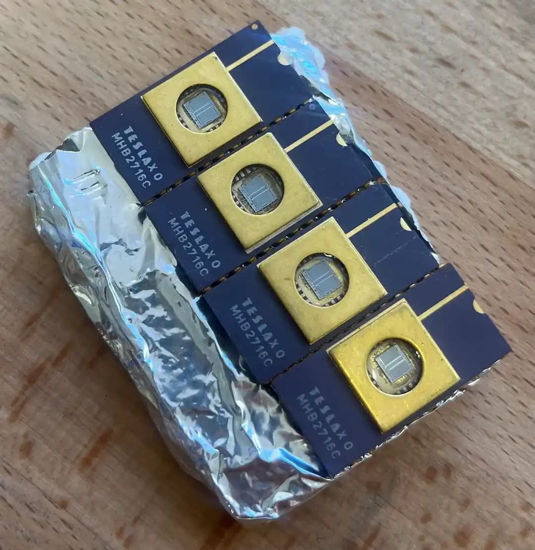 EPROM Teknolojisi: Elektroniğin Tarihsel Belleği ve Mikroskop İncelemesi