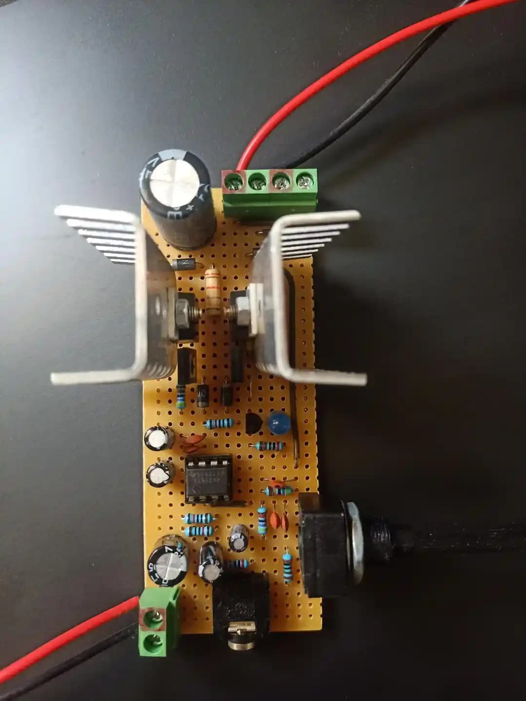 Mono Class AB Ses Amplifikatörü Tasarımı: NE5534 Op Amp ve Sziklai Çiftleriyle Uygulama