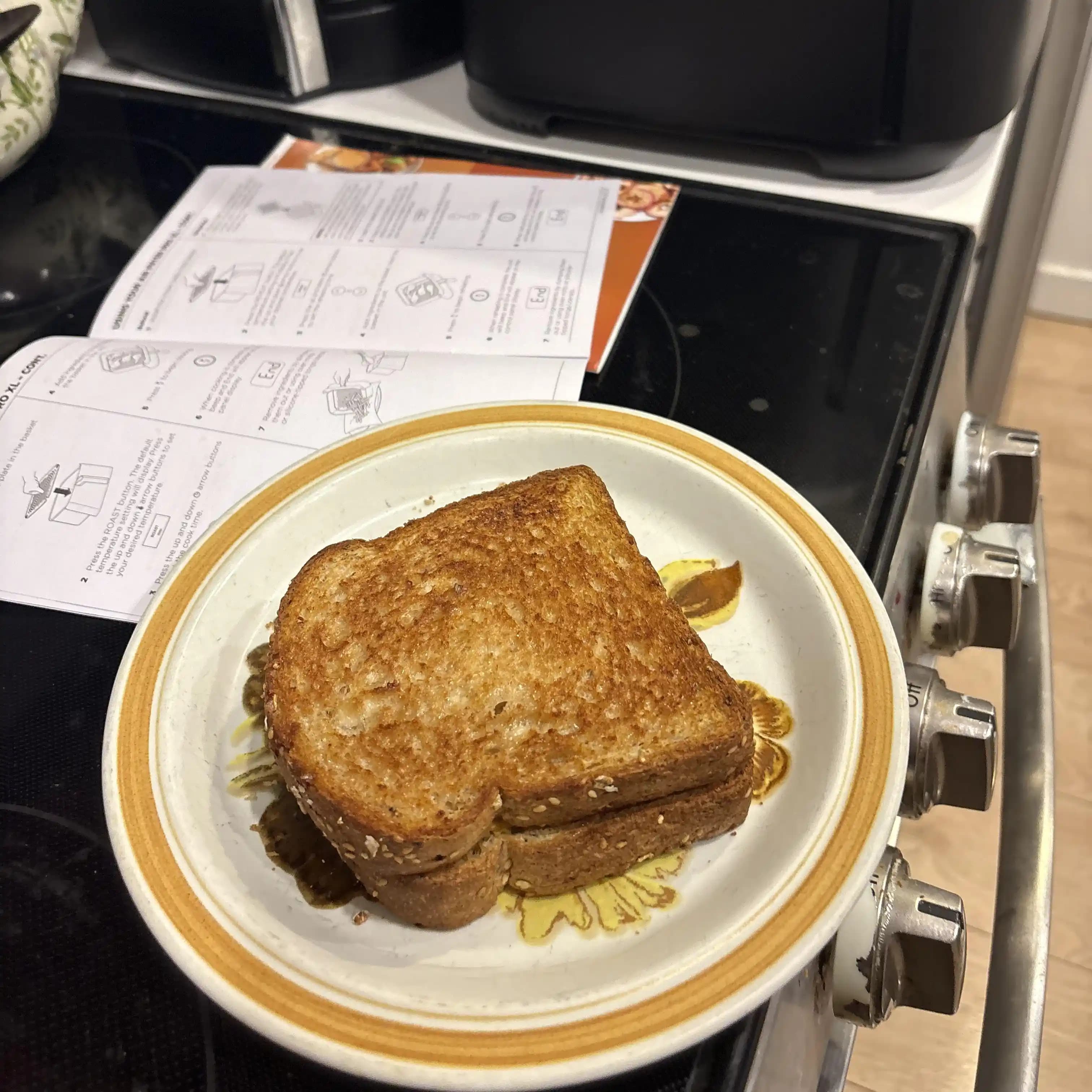 Air Fryer ile Grilled Cheese Hazırlama: Mayonez ve Pişirme Teknikleriyle Lezzetli Sonuçlar