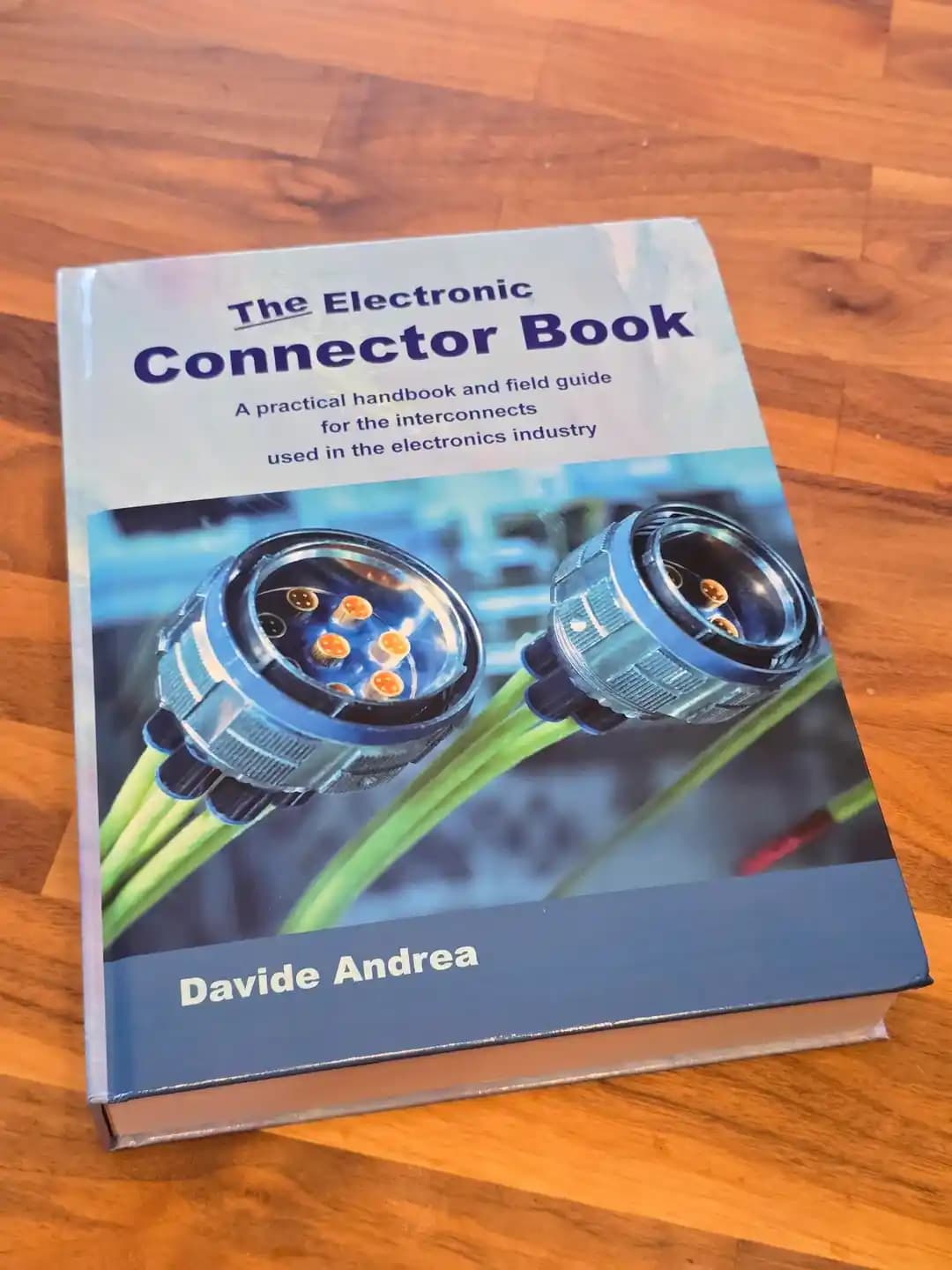 Elektronik Konnektörler Üzerine Kapsamlı Rehber: The Electronic Connector Book İncelemesi