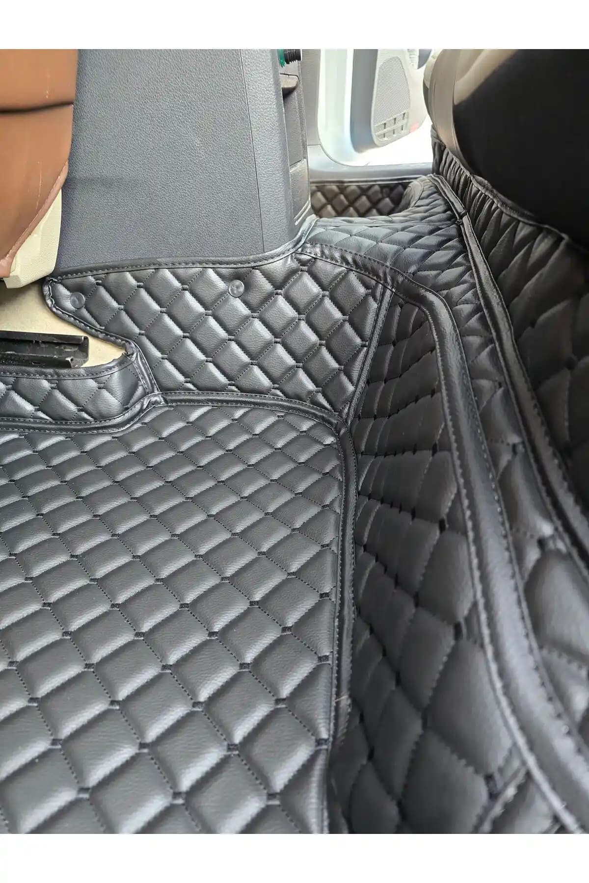 Dacia Sandero İçin Özel Tasarım Deri Paspaslar 5D Teknolojisiyle Güçlendirilmiş