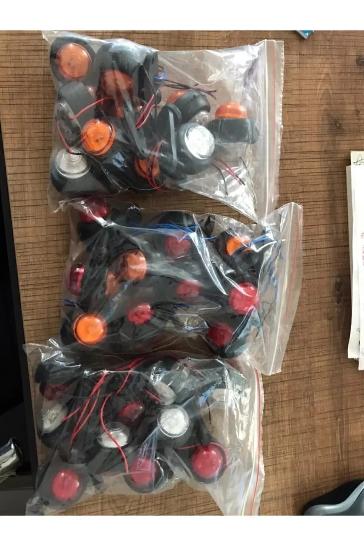 EMIR 10 Ad Mini Led Takoz Lamba ve KIR OTOMOTİV Mini Takoz Tek Ledli Ürünlerinin Karşılaştırması 1