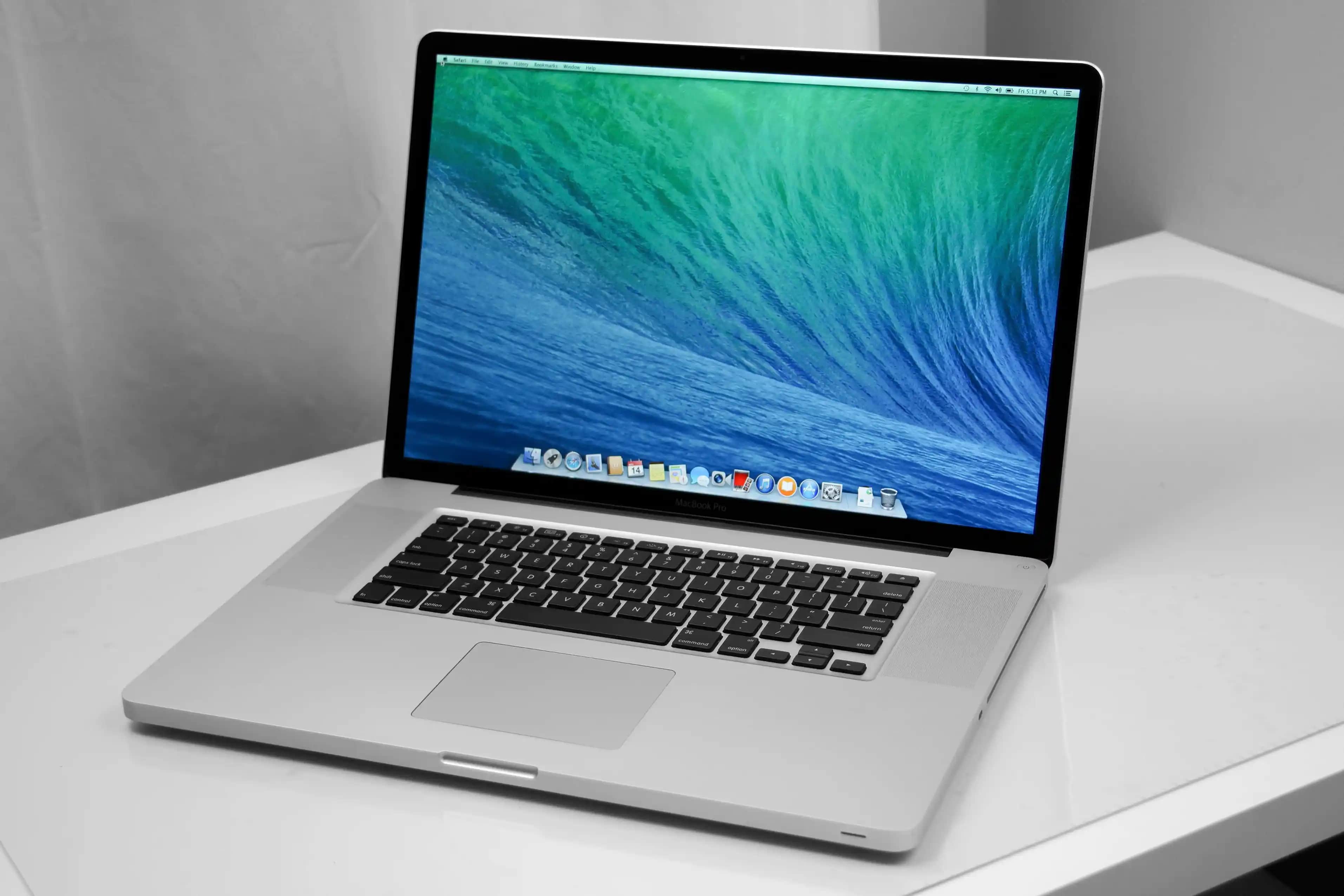 Apple Dizüstü Bilgisayarların Temel Özellikleri ve Yenilikleri Analizi