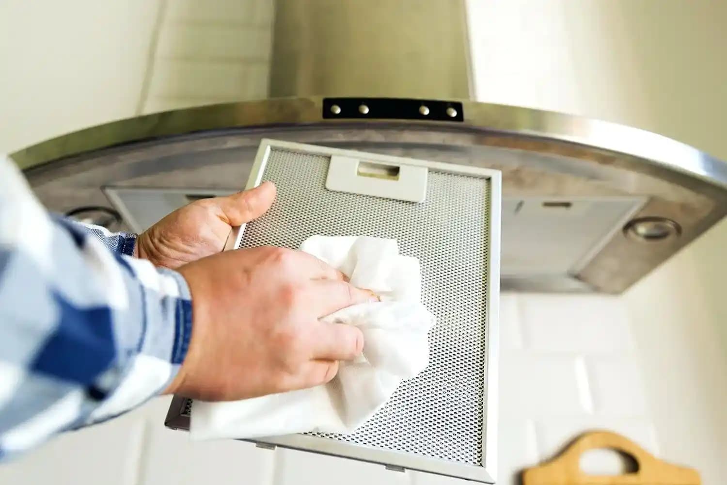 Aspiratör Temizliği Neden Önemlidir ve Doğru Temizlik Yöntemleri Nelerdir?