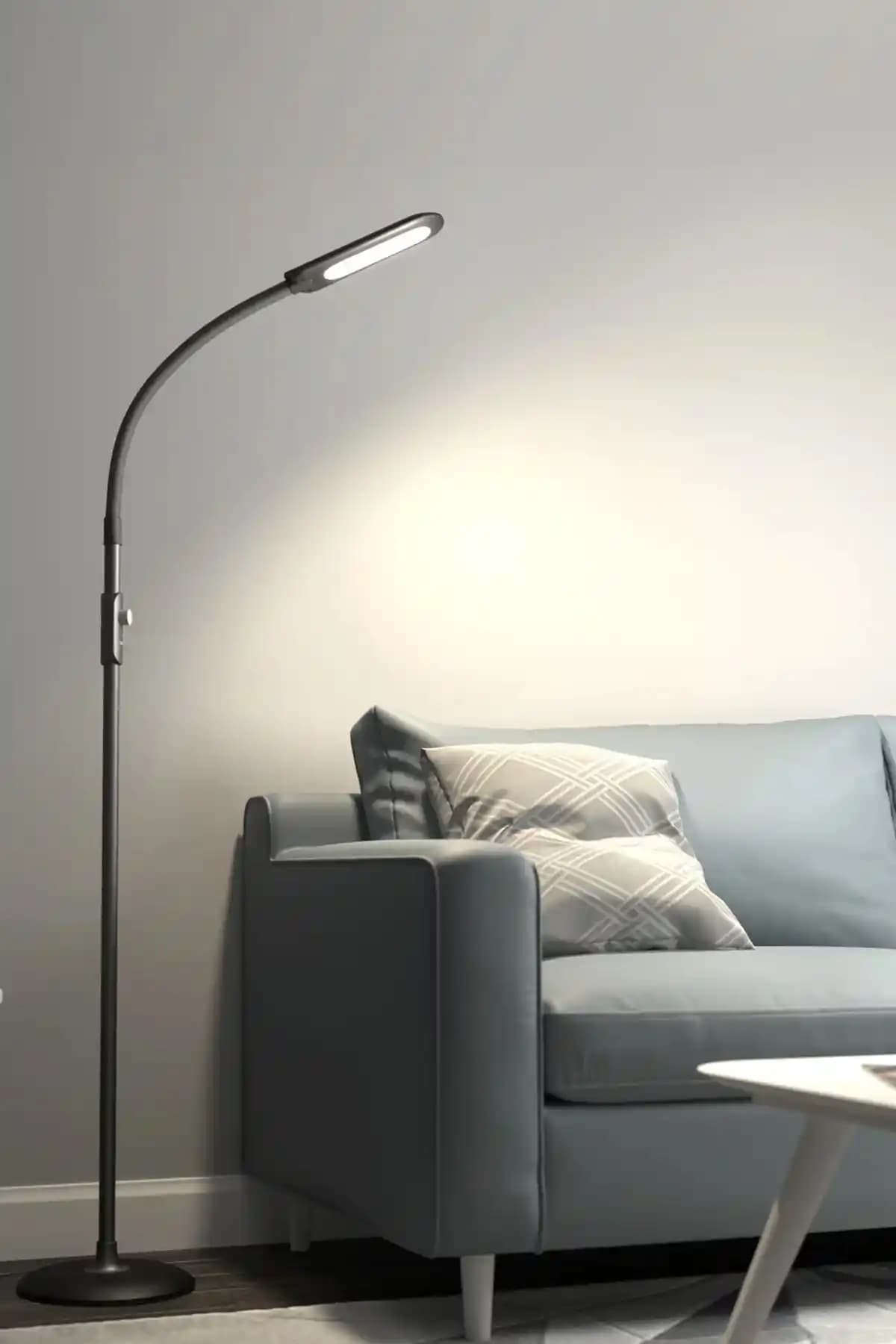 Ayaklı Işık Yayan Lambaderler: Modern Dekorasyon ve Fonksiyonellik Bir Arada