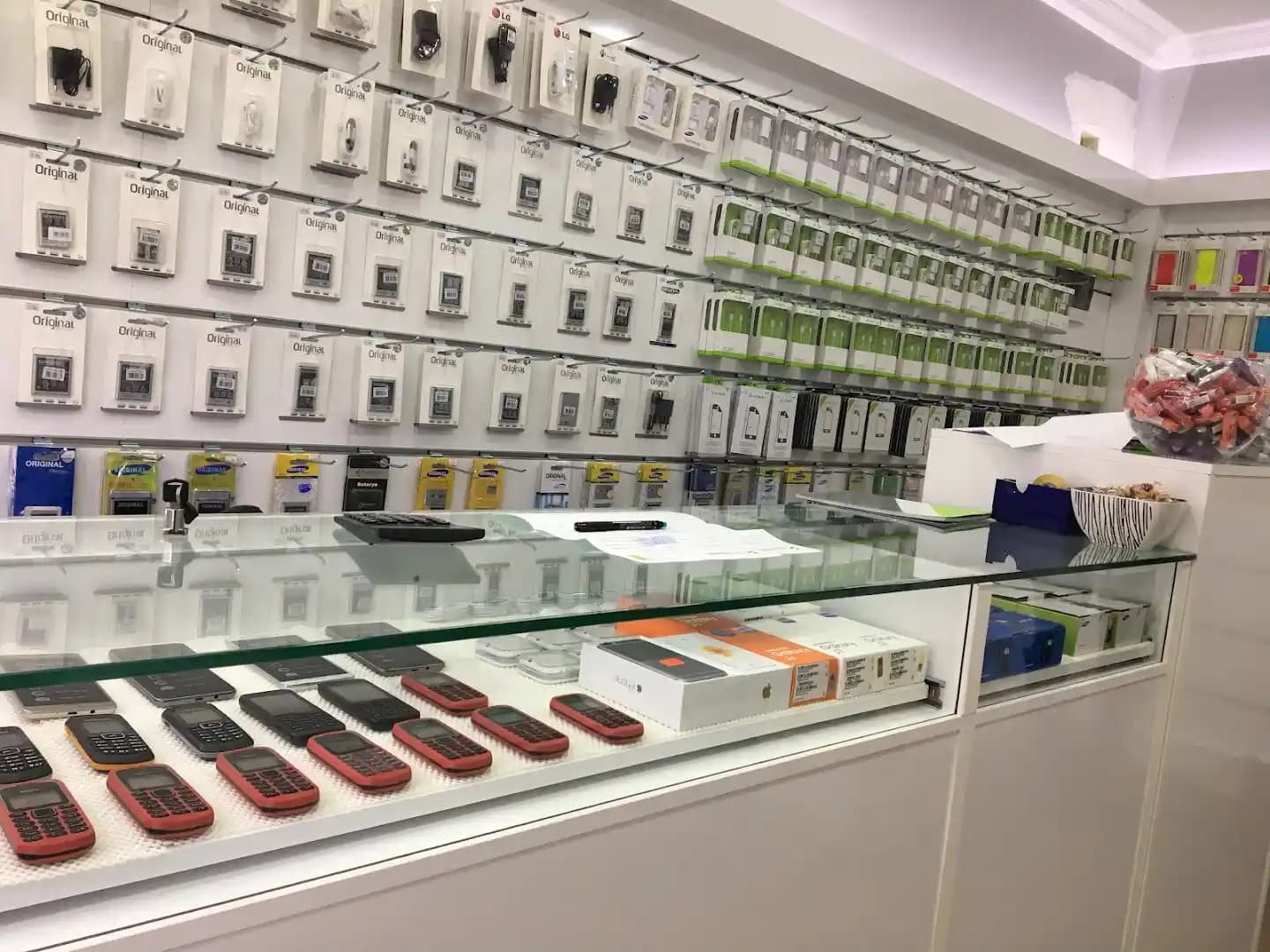 Elektronik sektöründe cep telefonu mağazalarının gelişimi ve sunduğu hizmetler