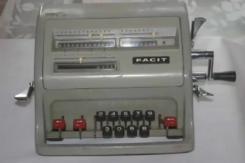 Eski Hesap Makineleri ve Elektronik Dünyadaki Önemi Analizi