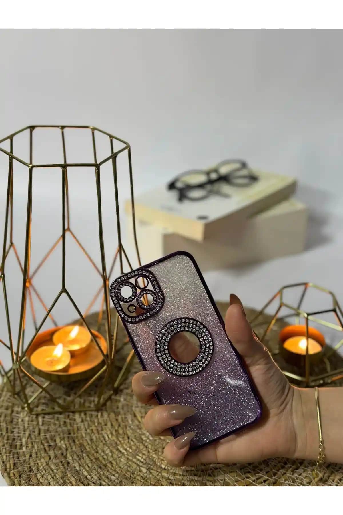 iPhone 13 Aksesuarları: Koruma, Şarj ve Fotoğraf Çekiminde En İyi Seçenekler