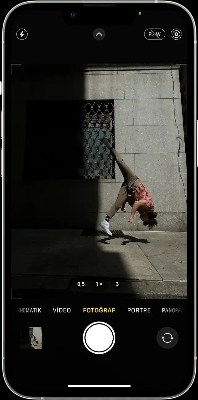 iPhone'da El Hareketiyle Temassız ve Pratik Fotoğraf Çekme Özelliği Nasıl Kullanılır