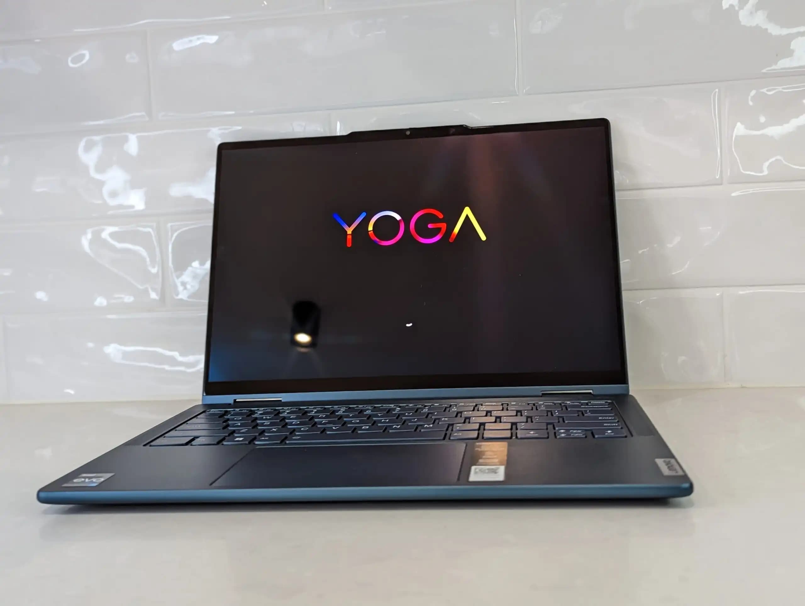 Lenovo Yoga 7 Serisi: Çok Yönlü Tasarım ve Güçlü Performansıyla İleri Düzey Dizüstü Bilgisayar