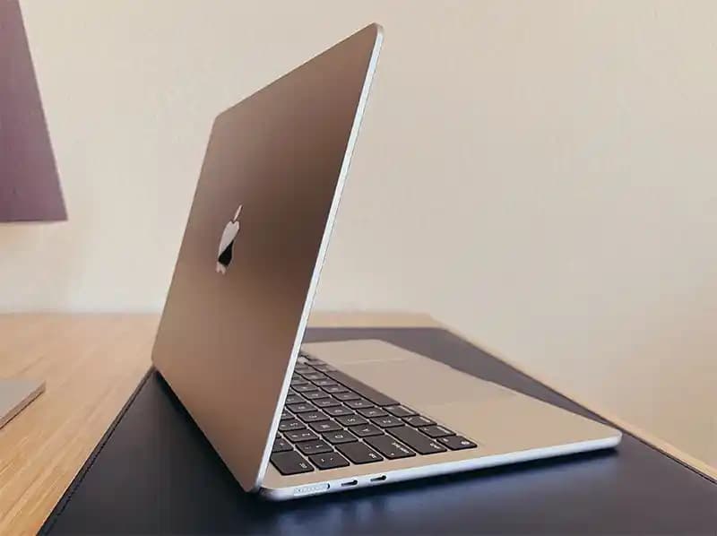2025'te MacBook Air M2 Starlight: Şıklık ve Gücün Yeni Standardı