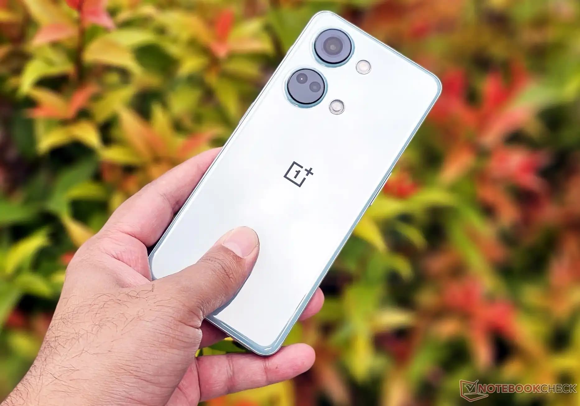 OnePlus Nord 3 Akıllı Telefonu: Yüksek Performans ve Uygun Fiyatın Buluşması