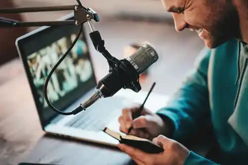 Podcast İçin Gerekli Ekipmanlar ve Kaliteli Yayın İçin Temel Araçlar