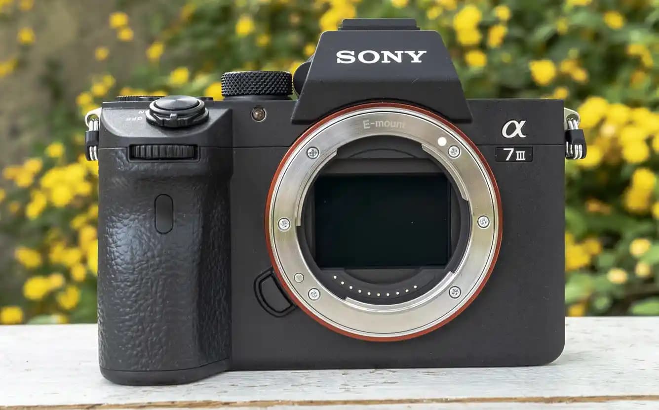 Sony A7 III: Yüksek Performanslı Full-Frame Aynasız Kamera Özellikleri ve Kullanım Alanları