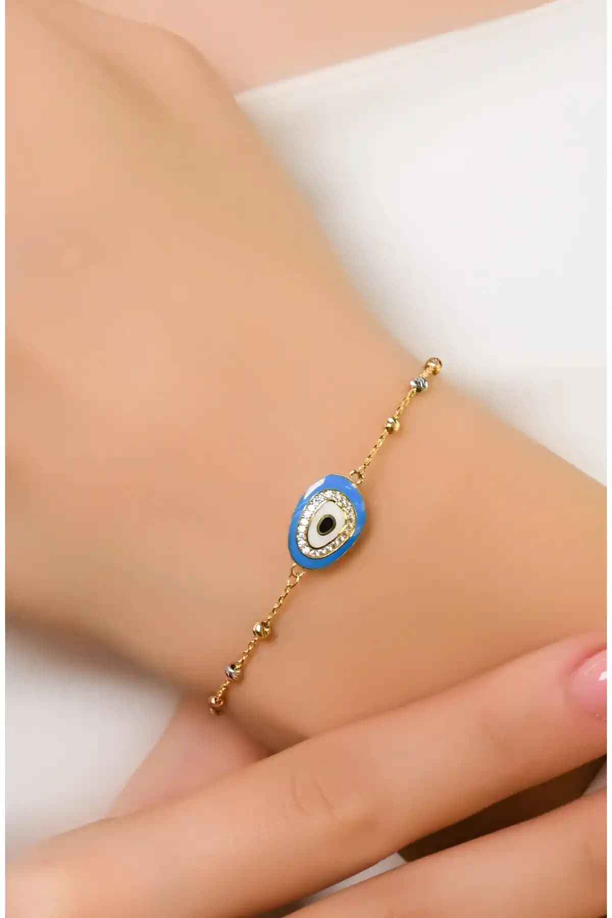 14 Ayar Altın Nazar Boncuk Bileklikleri: Geleneksel ve Modern Tasarımların Buluşması