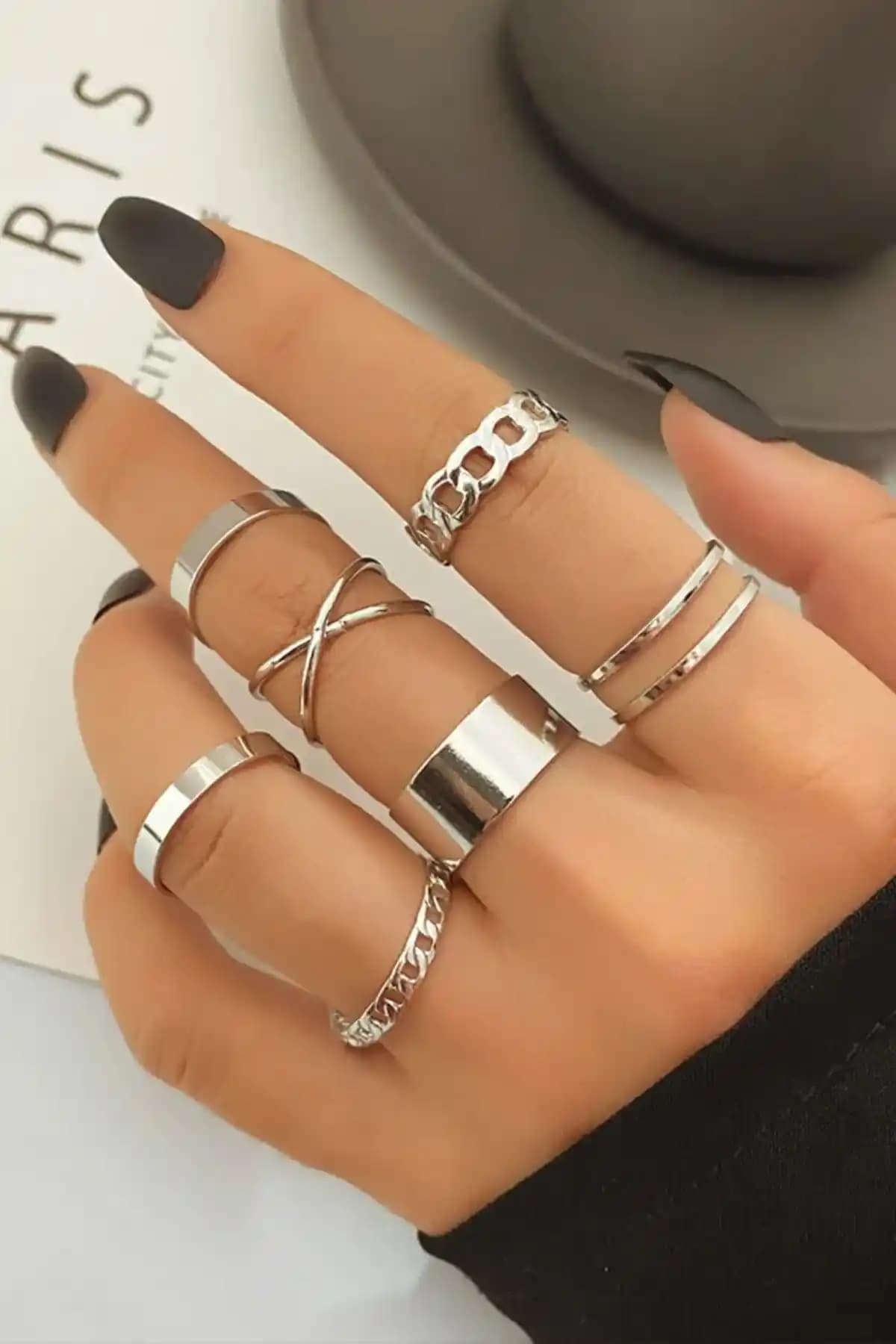 8'li Tasarım Yüzük Setleri: Çeşitli Malzeme ve Tasarım Seçenekleriyle Şıklık ve Kullanım Kolaylığı