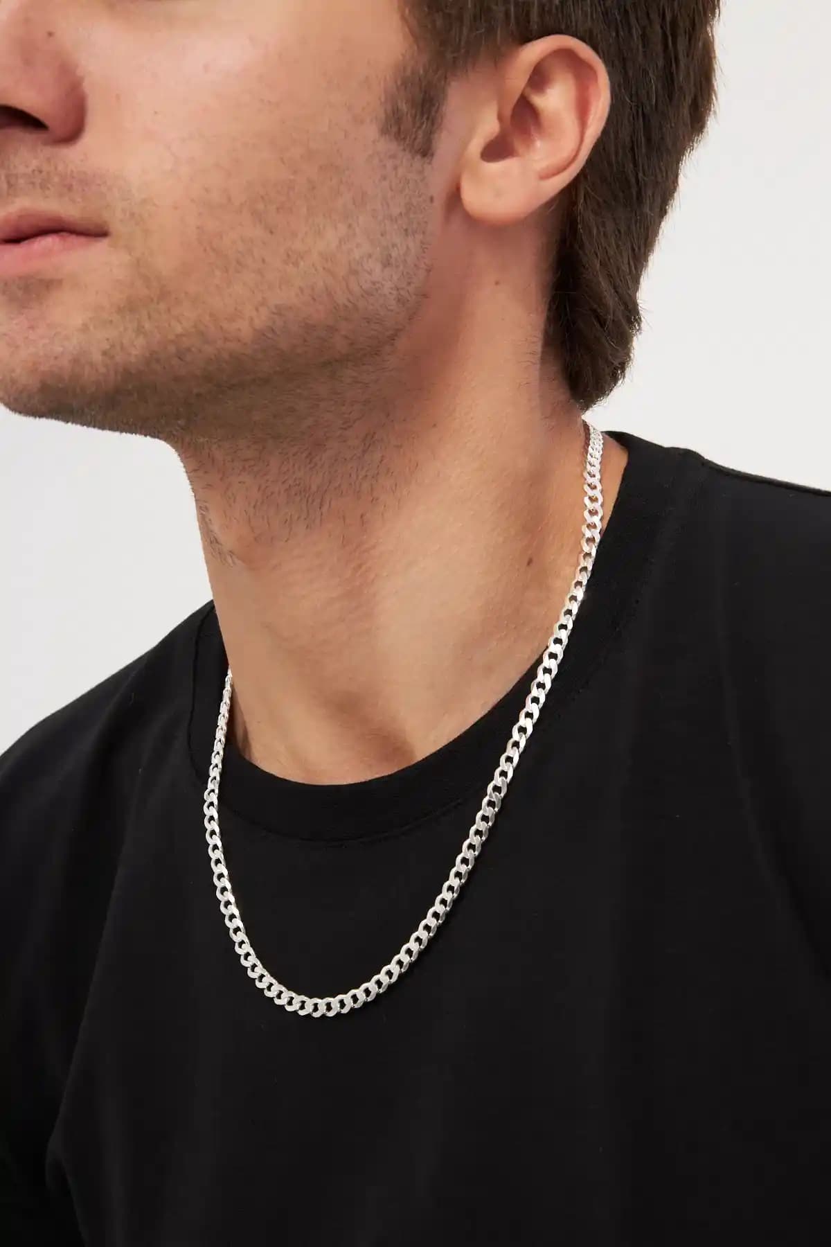 925 Ayar Gümüş Gurmet Zincir Kolye: Zarif ve Dayanıklı Takı Seçeneği