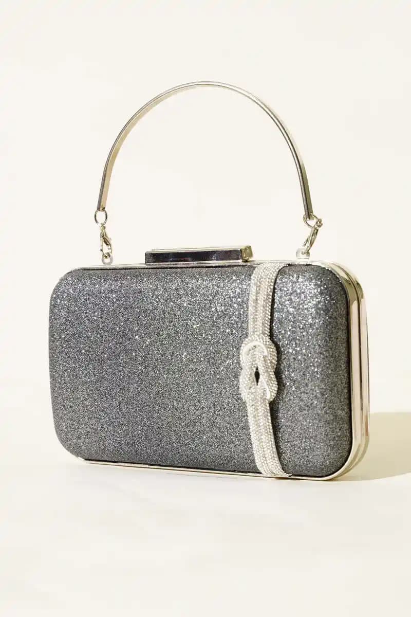 Abiye Çanta ve Elektronik Aksesuarların Modern Tasarım ve Teknoloji Entegrasyonu