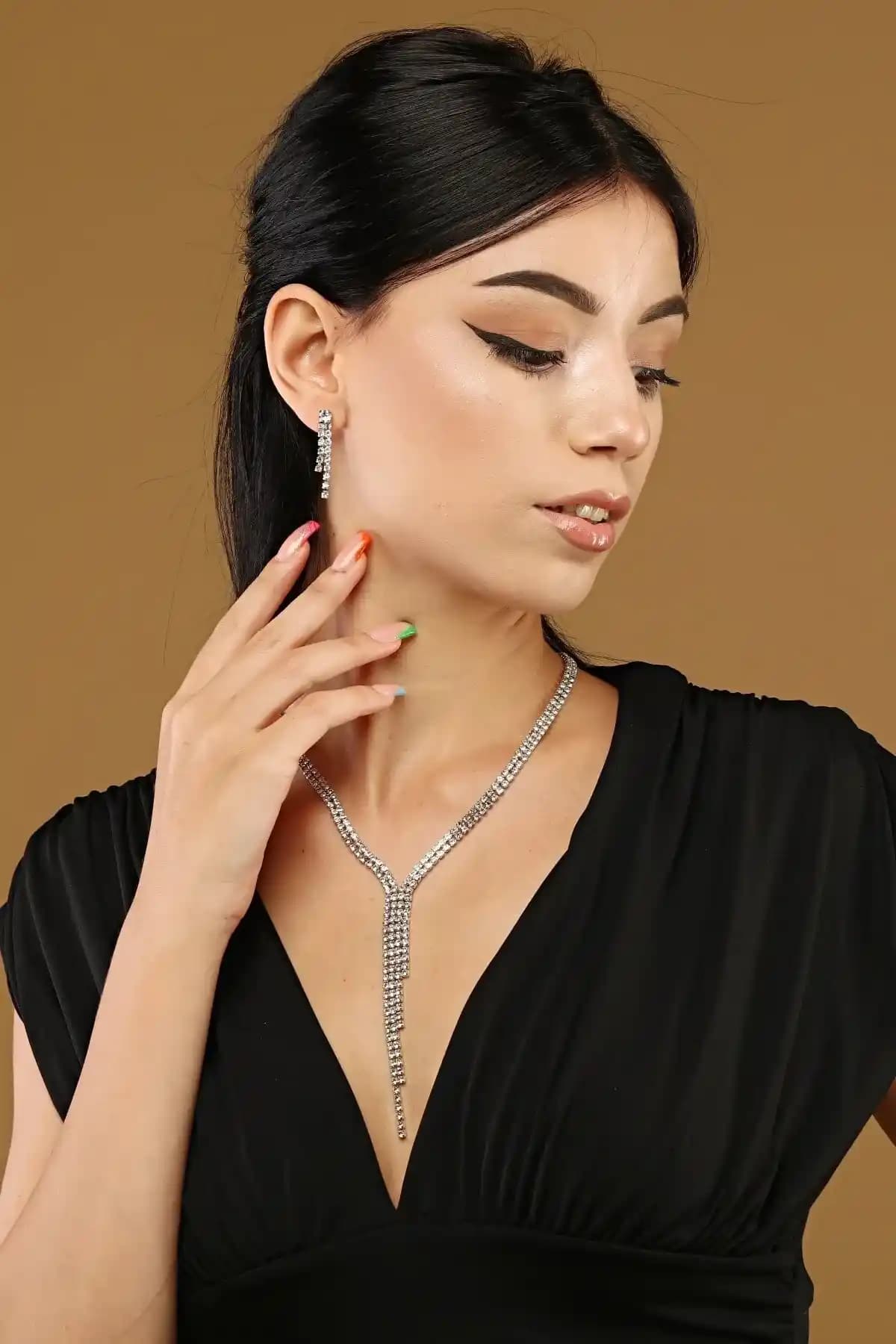 Abiye Takı Setleri: Özel Günler İçin Zarif ve Uyumlu Aksesuar Seçenekleri