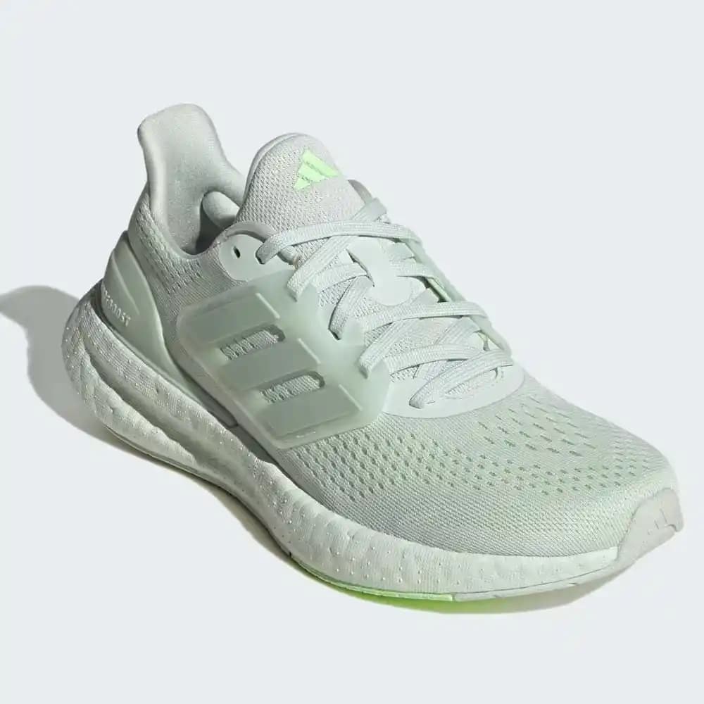 Adidas Kadın Ayakkabıları: Şıklık ve Konforu Bir Arada Sunan Modern Tasarımlar