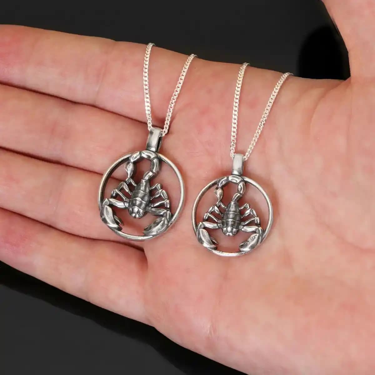 Akrep Burcu Kolye Tasarımları: Sembolizm ve Estetiğin Modern Yansıması