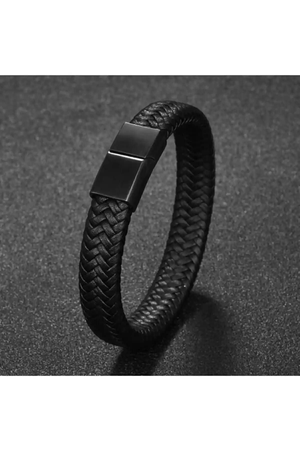 Amisare Miknatisli Deri Bileklik: Şıklık ve Kullanışlılığın Modern Buluşması