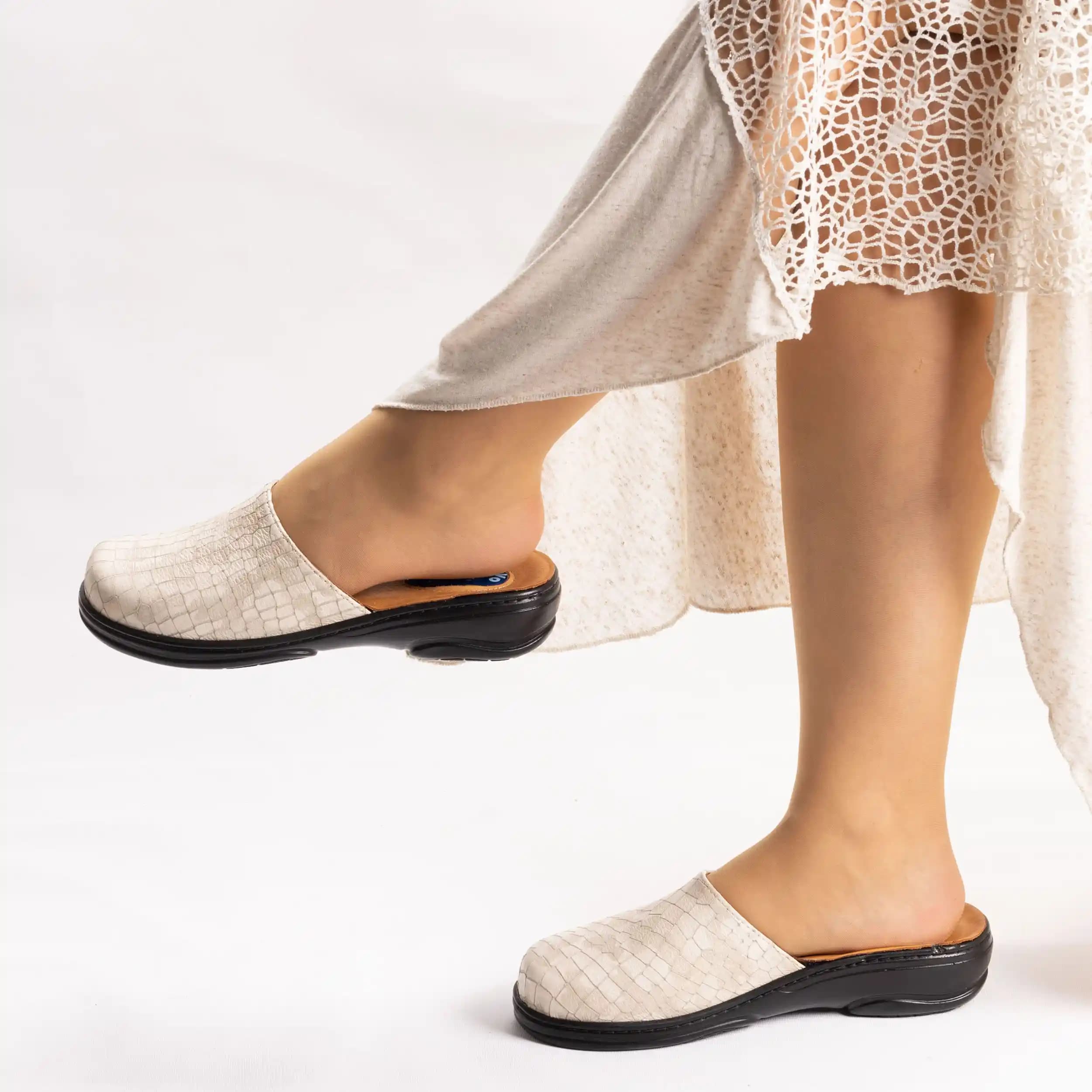 Anatomik Tabanlı Hafif Terlikler: Günlük Konfor ve Sağlık İçin Ergonomik Çözümler