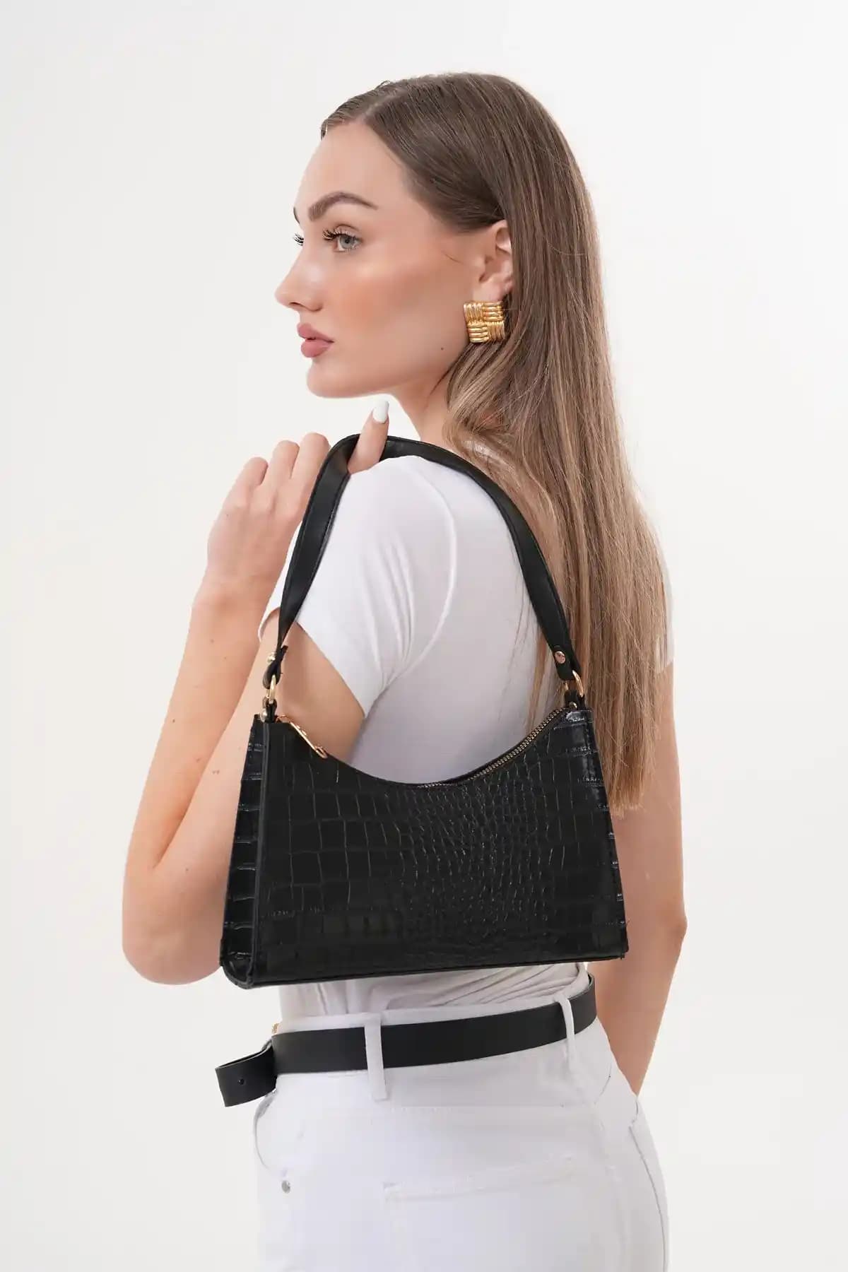 Baguette ve Siyah Baguet Omuz Çantası: Moda ve Fonksiyonellikte Güncel Trendler